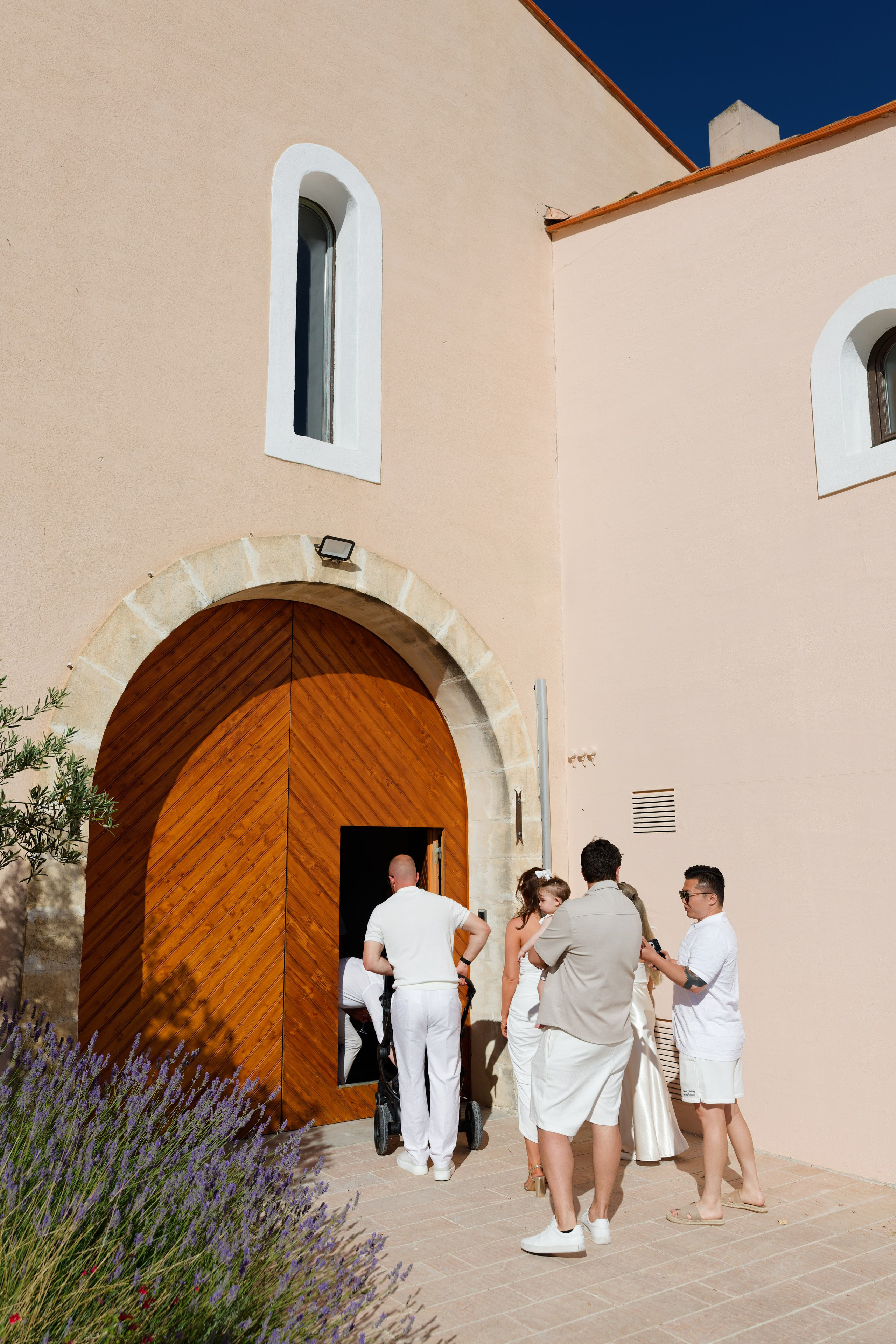 Welcome dinner at Château l’Hospitalet. Destination Wedding Photographer — Nikita Burtsev