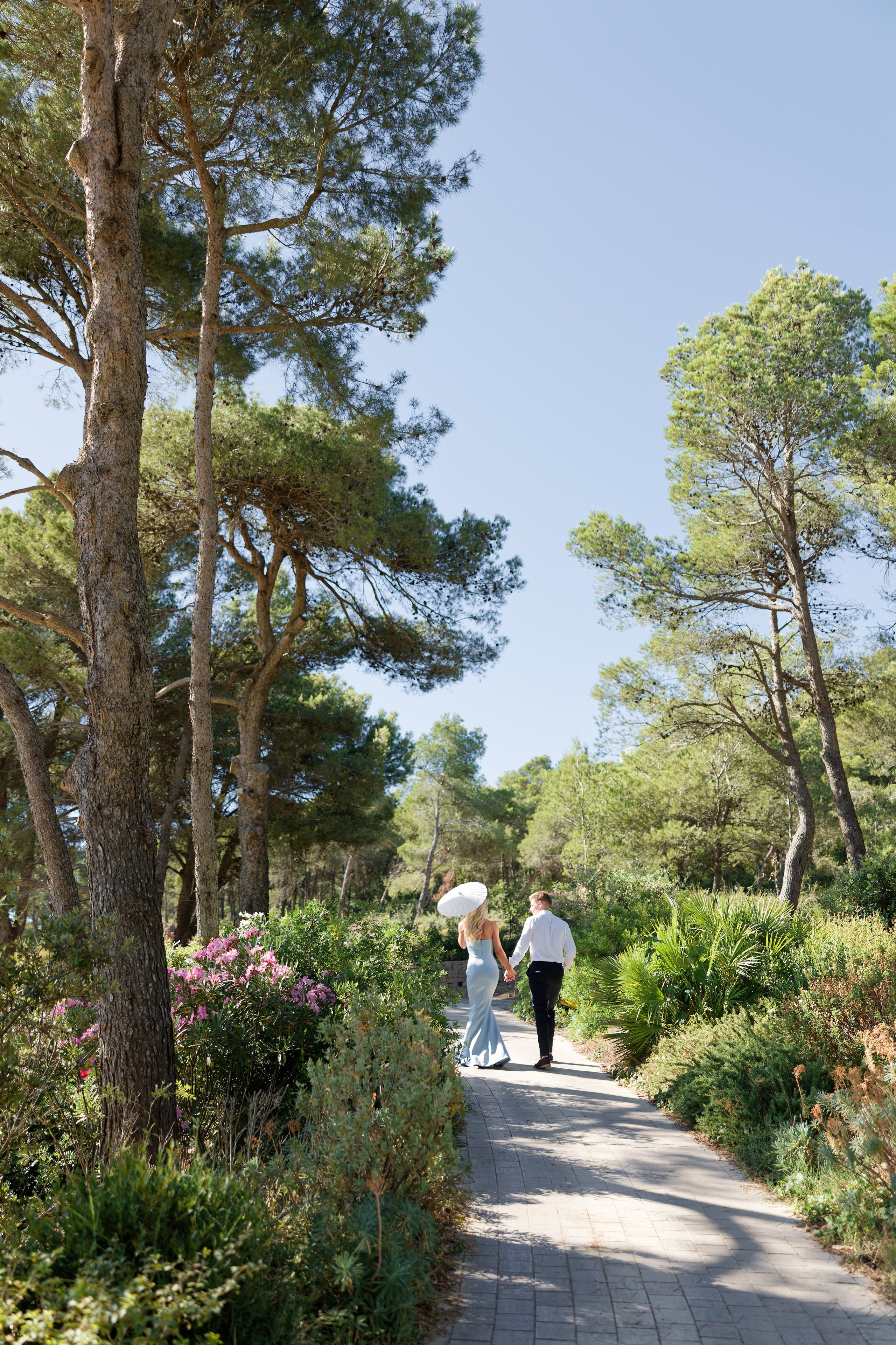Welcome dinner at Château l’Hospitalet. Destination Wedding Photographer — Nikita Burtsev