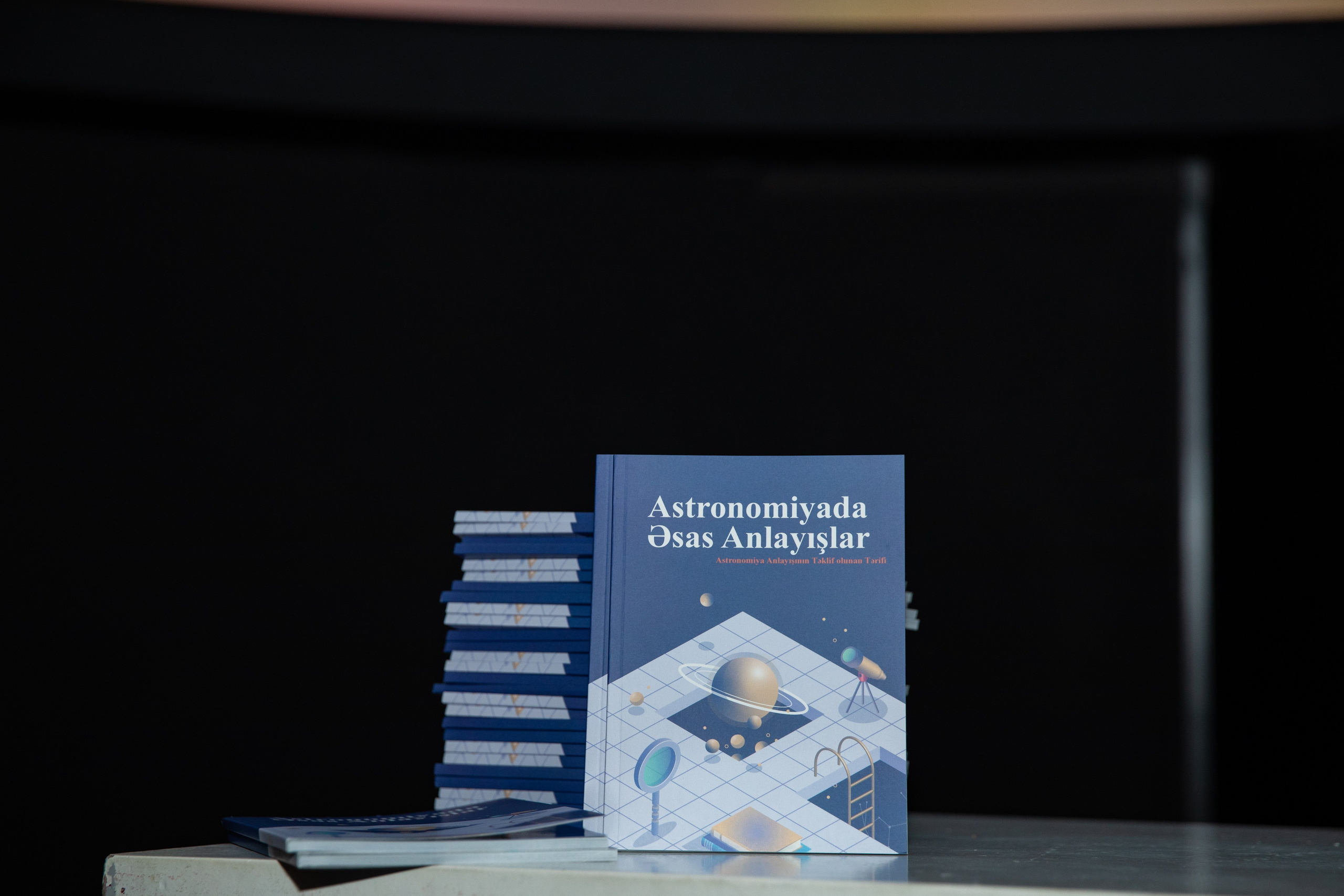 “Astronomiyada Əsas Anlayışlar” kitabının və “Fəza və Zamanın Elçiləri” filminin təqdimatı. Həvəskar Astronomlar Cəmiyyəti — Astronomy.az