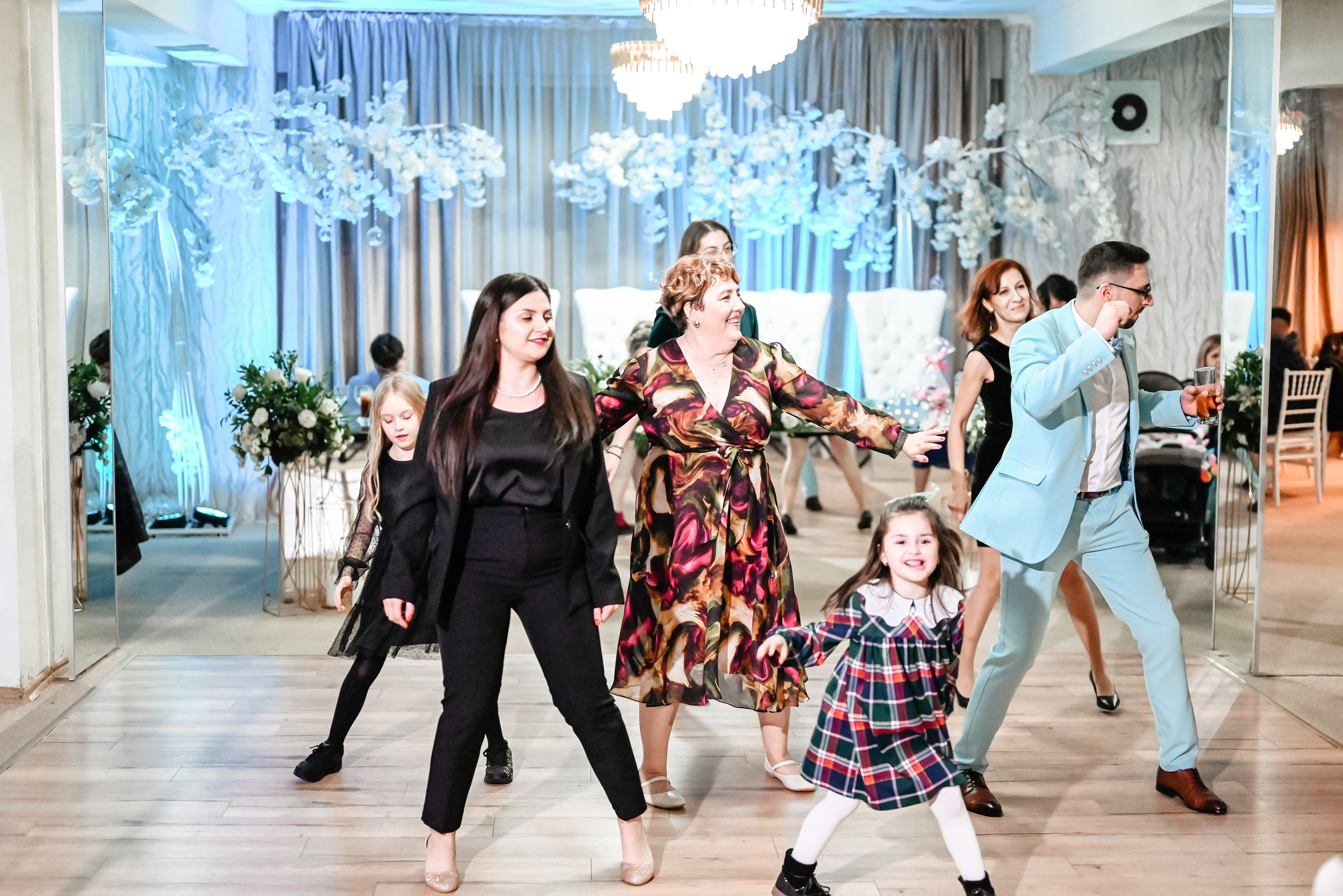 Zâmbete și voie bună la petrecerea de botez – cadru festiv Ana Maria Drăgan