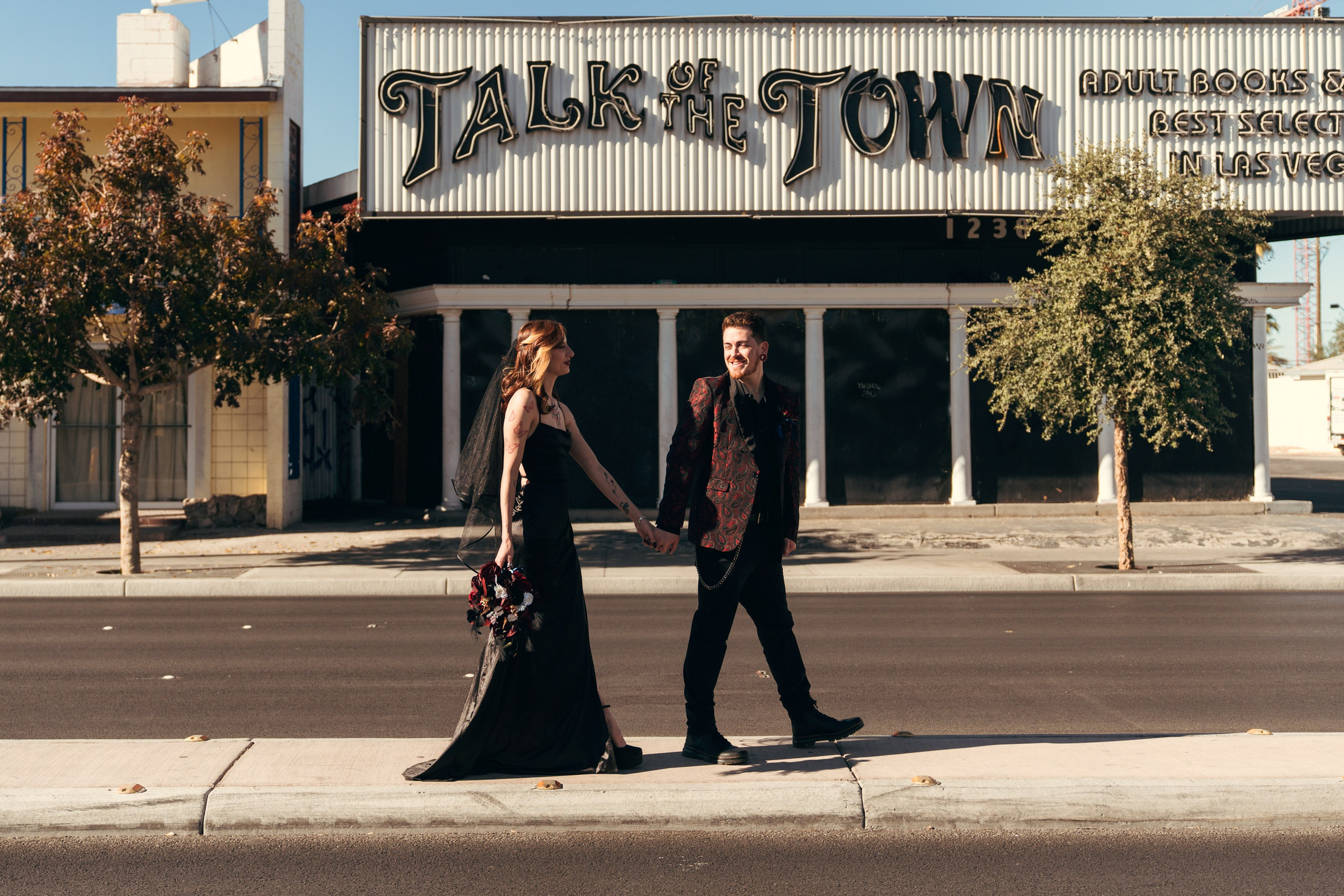Jordan&Jarret. Wedding & elopement photographer Viktoriya Kravtsov. Las Vegas
