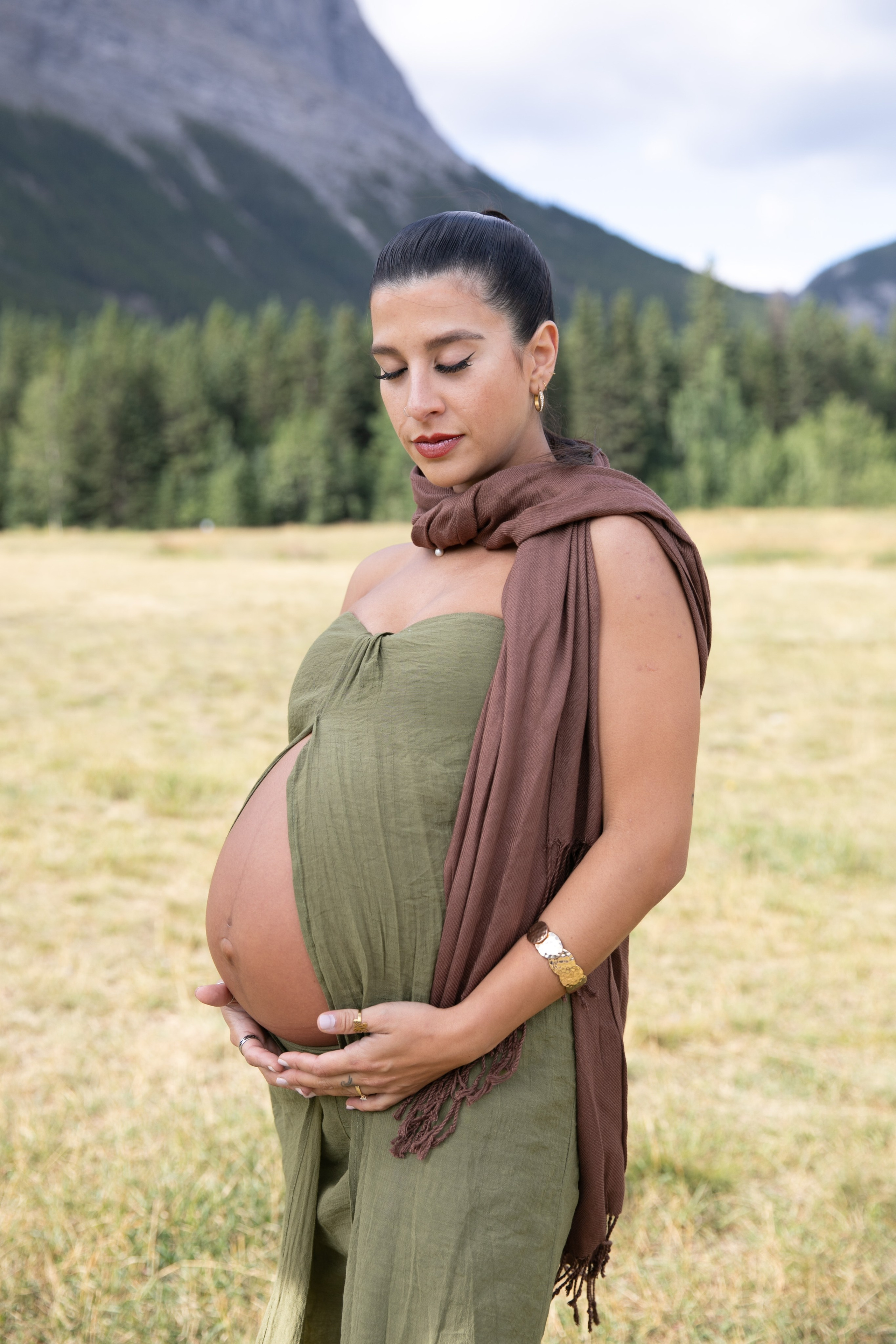 Maternity Photos — Canmore — Daniella. Fotografía accesible en Calgary
