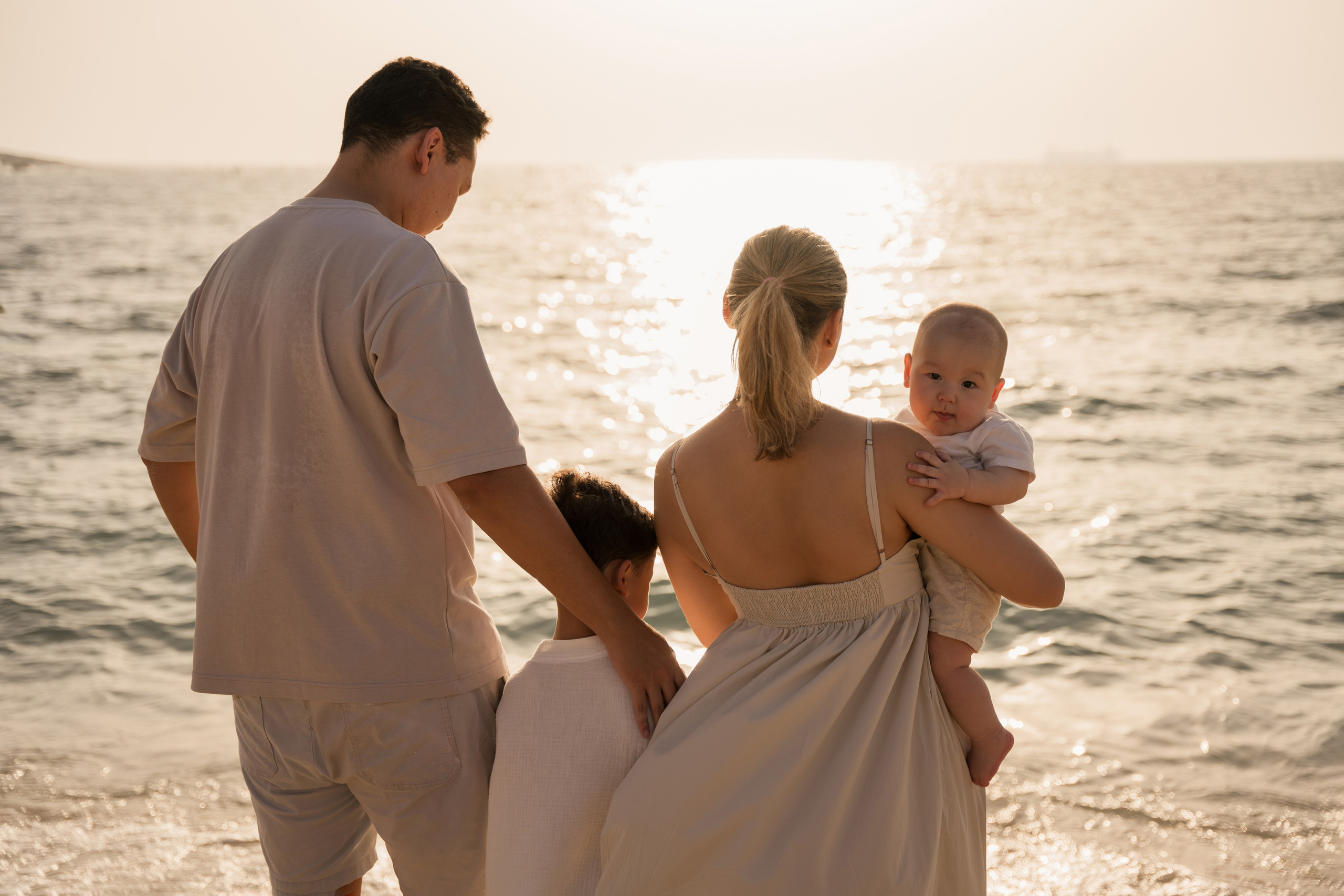 Waves and sun. Angela Iakovleva — Family Photographer in Dubai