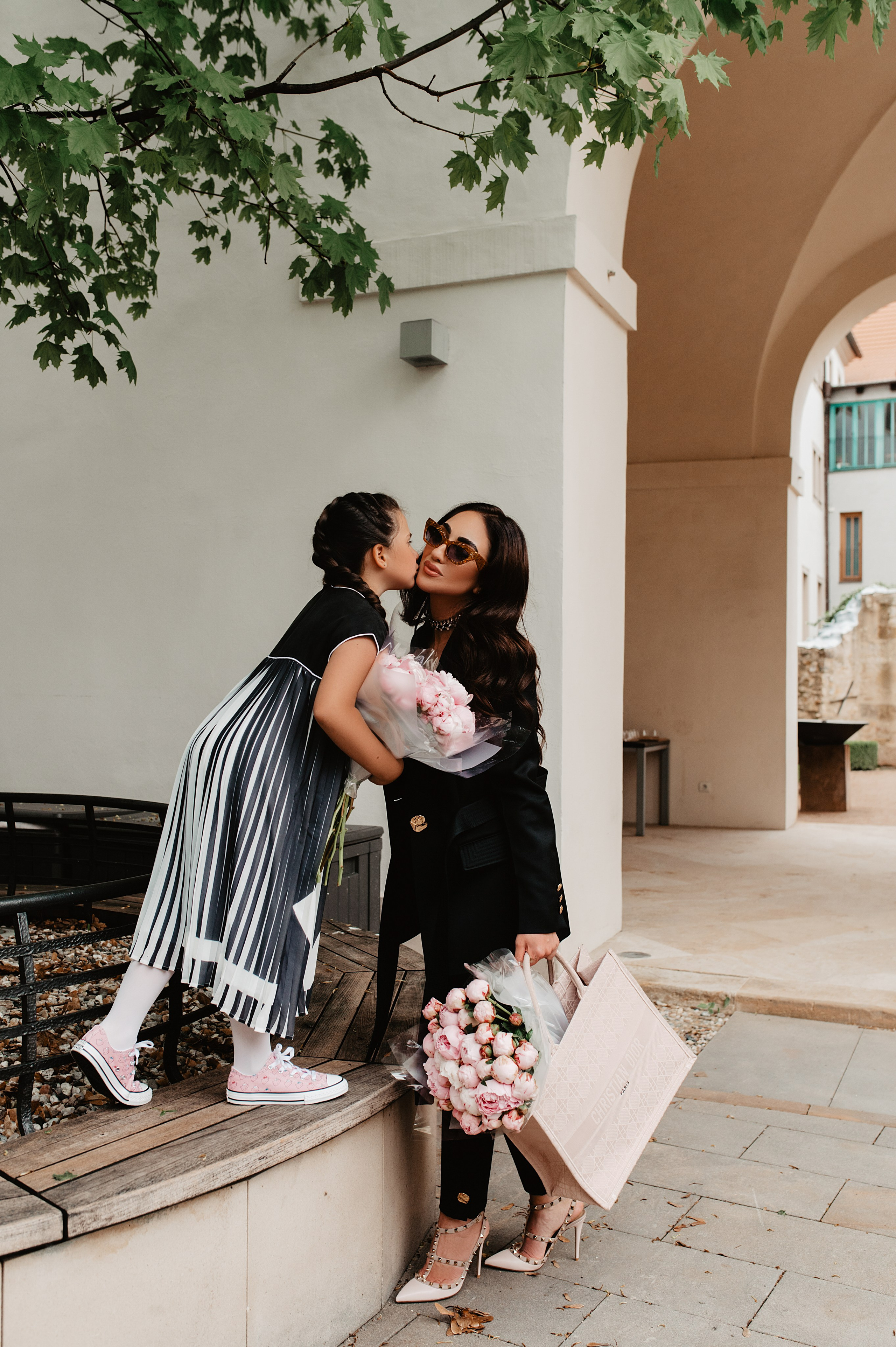 Nairi&ari. ANNA-MARIA PHOTO CONTENT CREATOR — photographer, aesthete, artist, and visual expert for Instagram in Prague