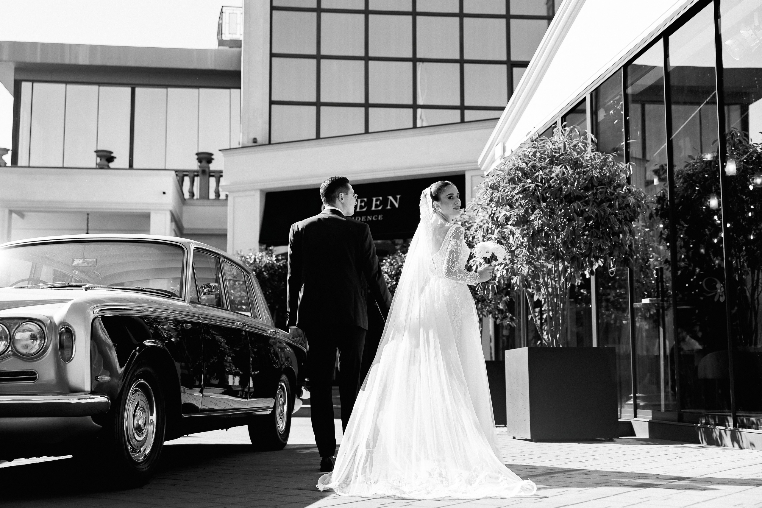 Serghei & Erica — Queen Residence. Servicii Foto și Video 067188353