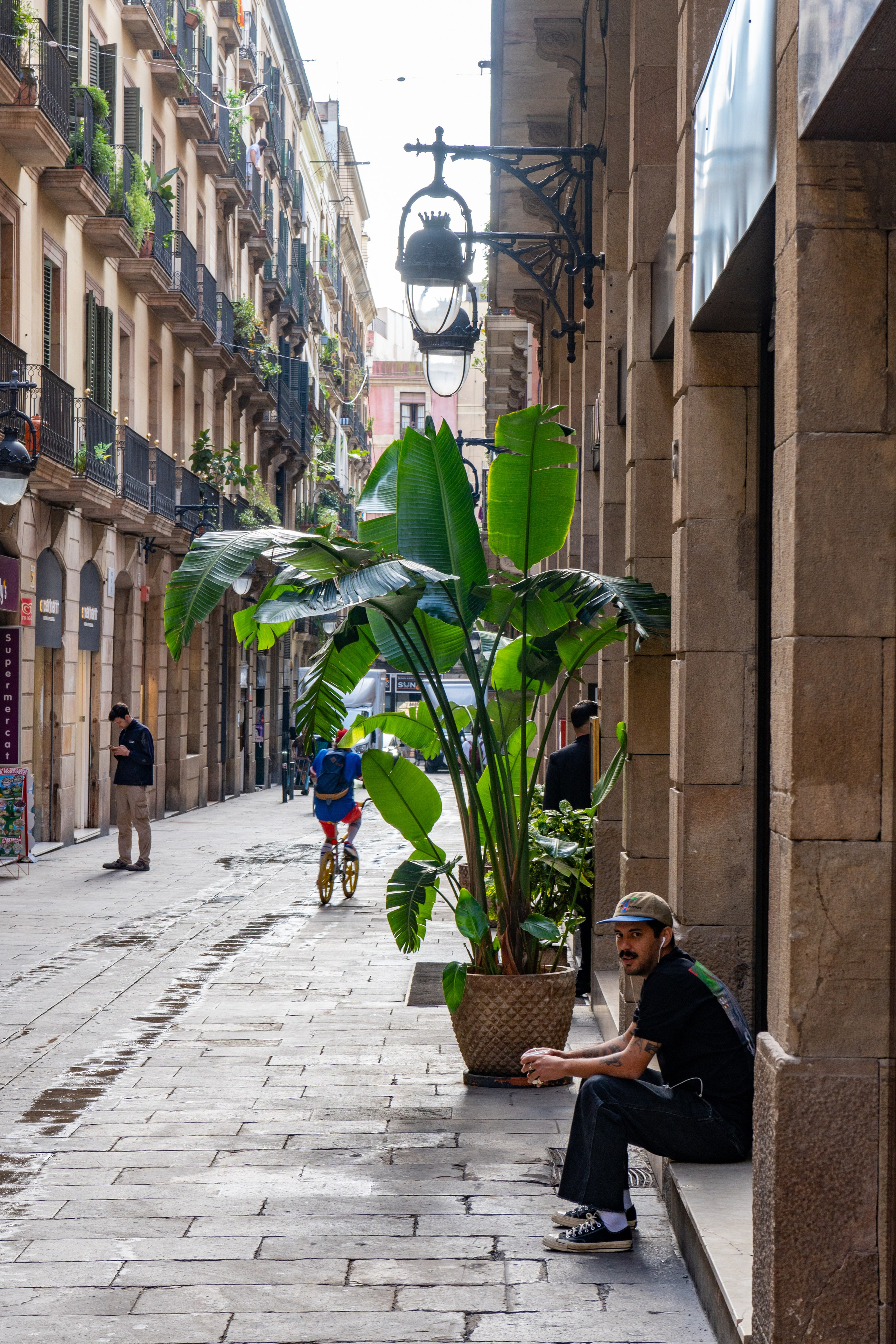 Throwback #5 / Streets of Barcelona (October 2023). URBANSTREETFILES.ART