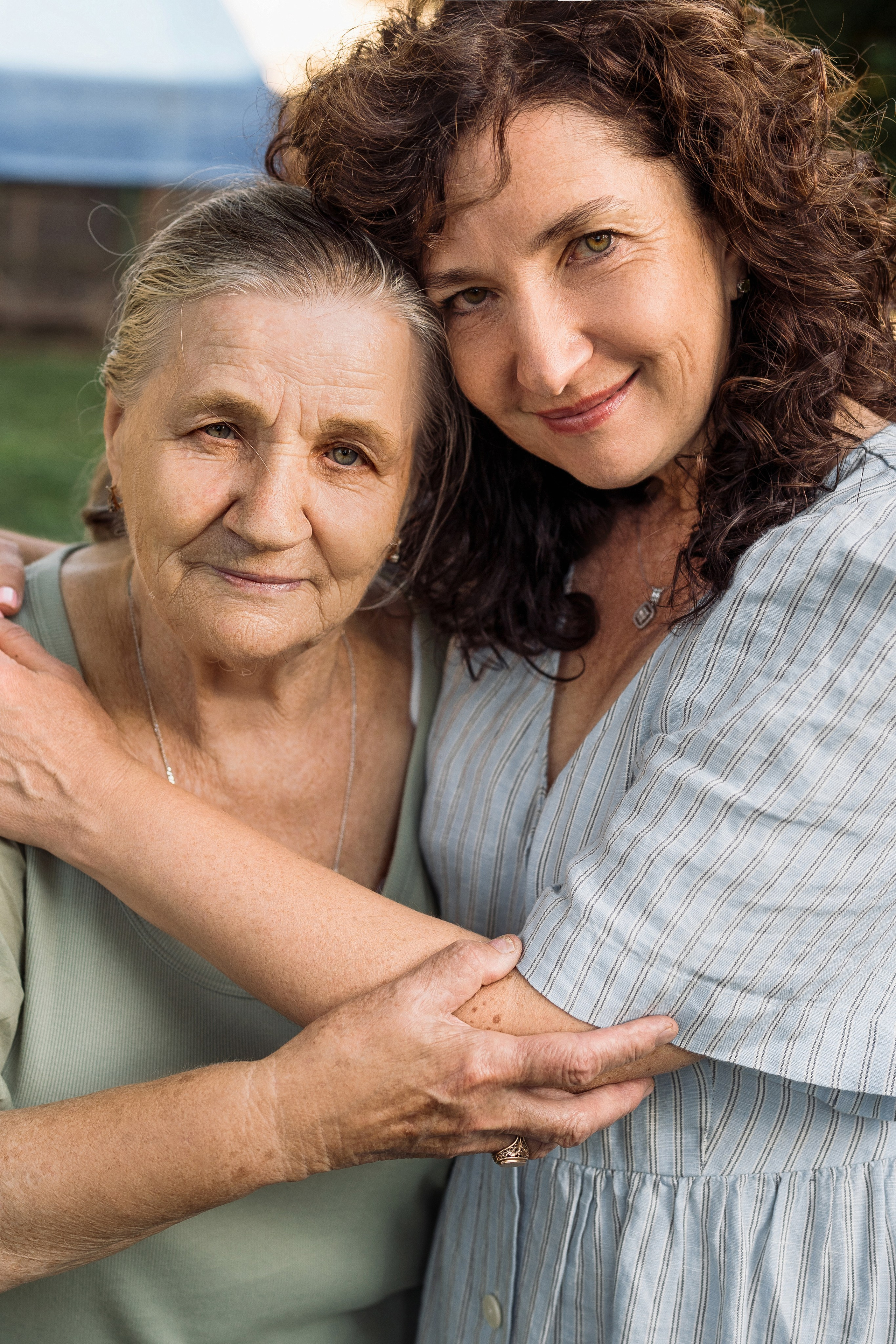 Large Family Photoshoot at Home – Generational Memories. Alisa Tant — Family and newborn photographer Bucks County, Montgomery county, Philadelphia, NJ