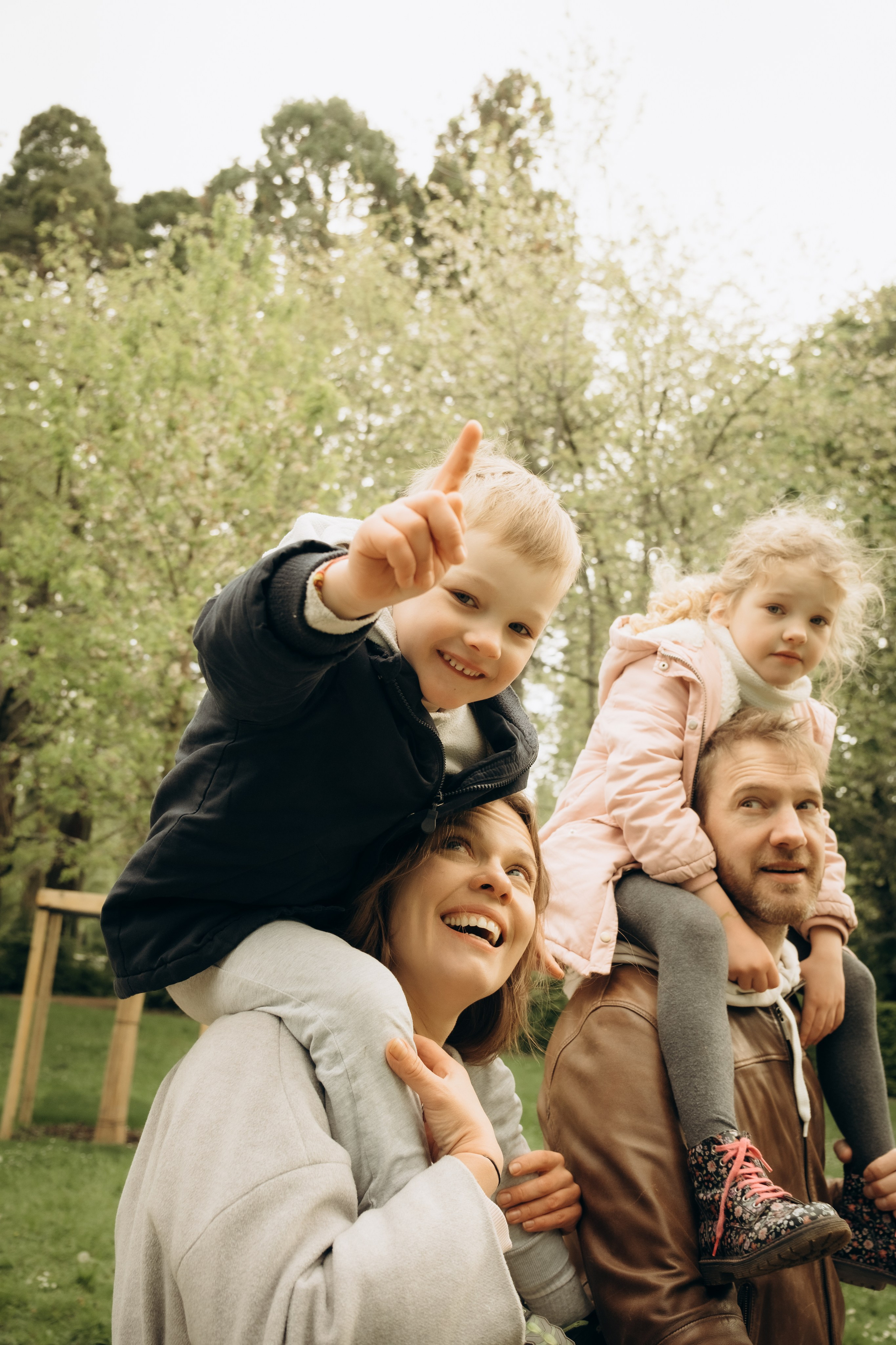 Polina’s family (photoshoot with 3 kids). Photographer in Paris Marina Chaput