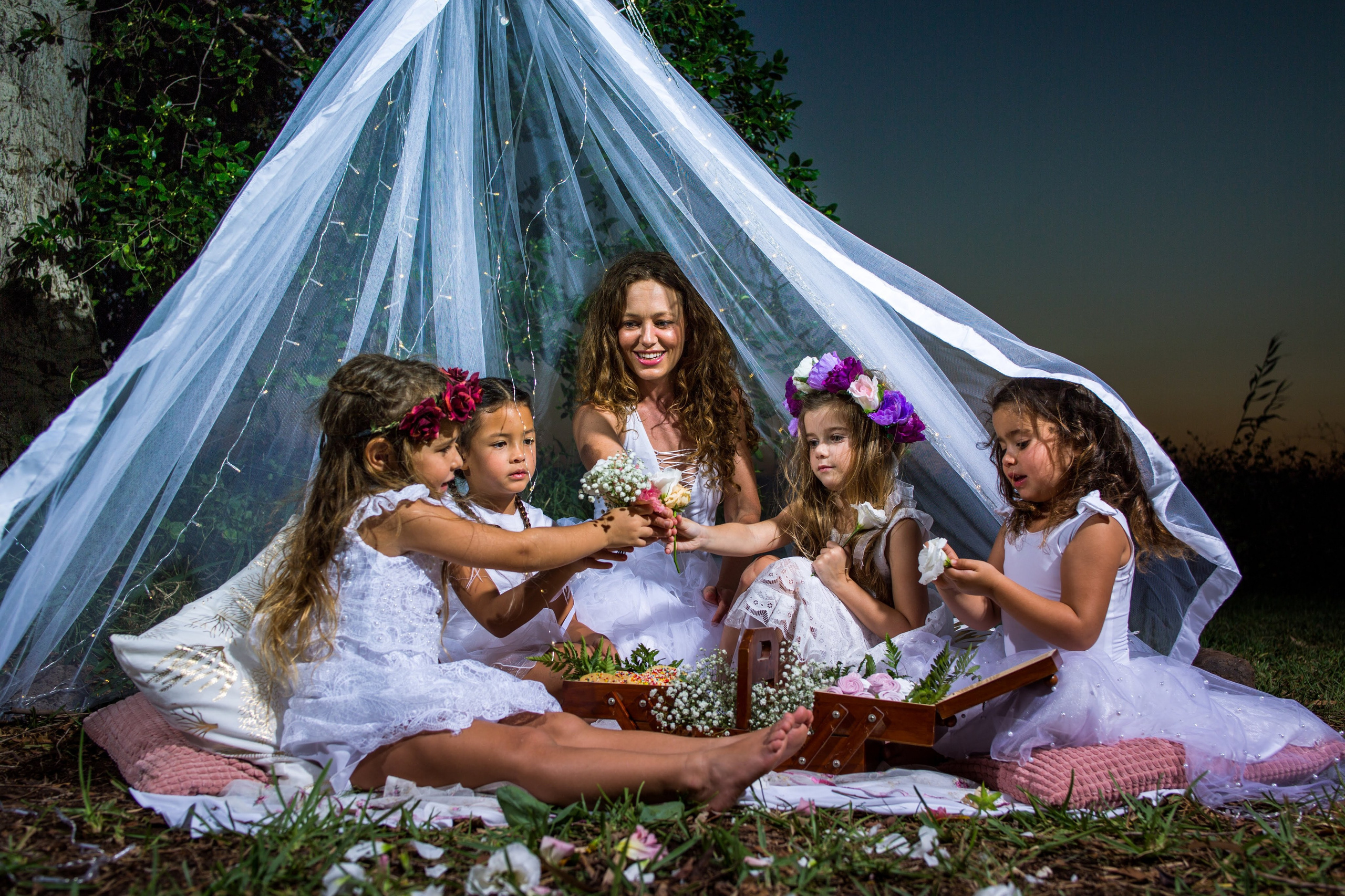 Little bridesmaids. AMIR BUCHNIK PHOTOGRAPHER