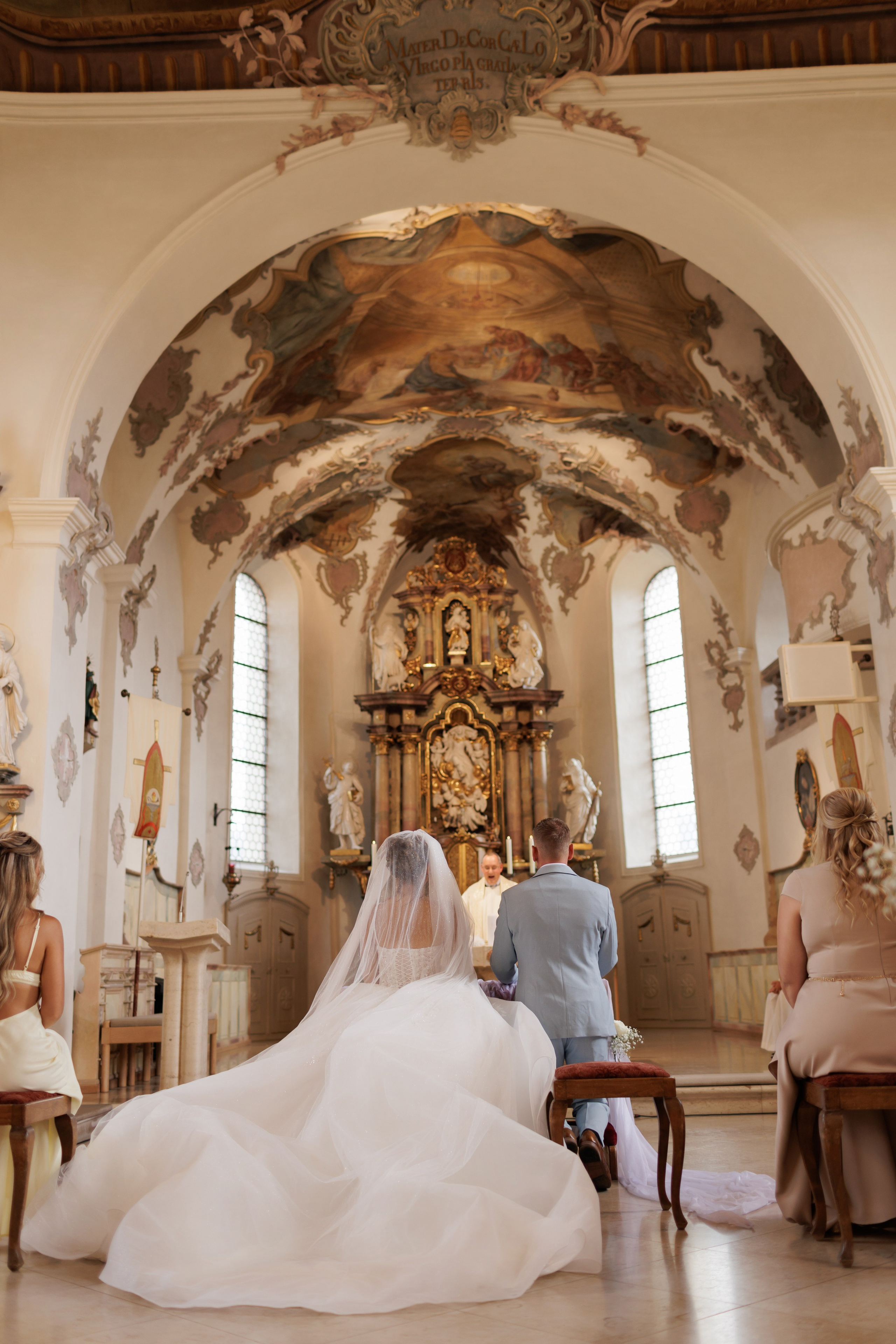 Alt- Brautpaar während der Trauung – professionelle Hochzeitsfotografie in Deutschland