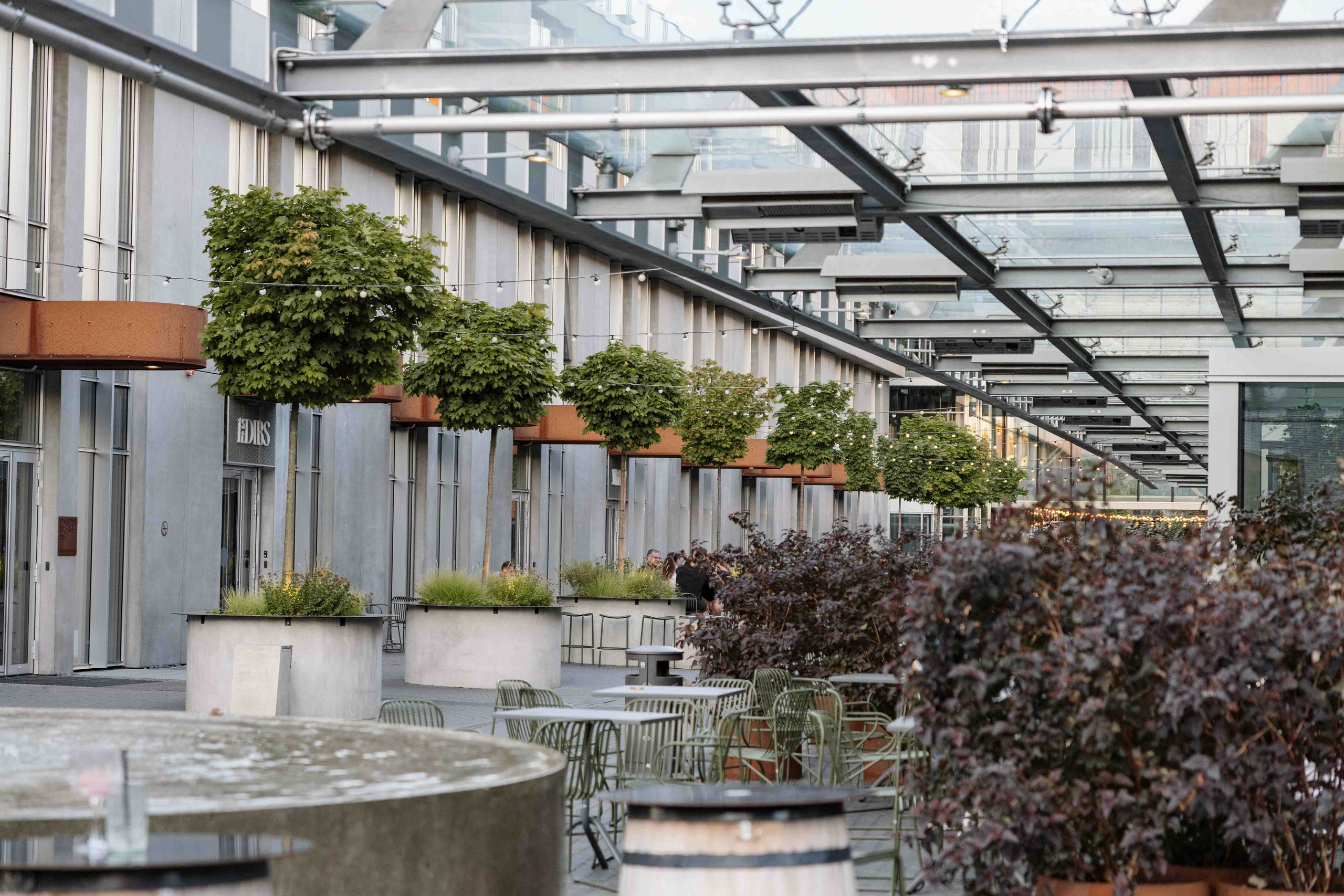 Modernios lokacijos fotosesijai Vilniuje. Framed by Evelina | Vestuvių fotografė