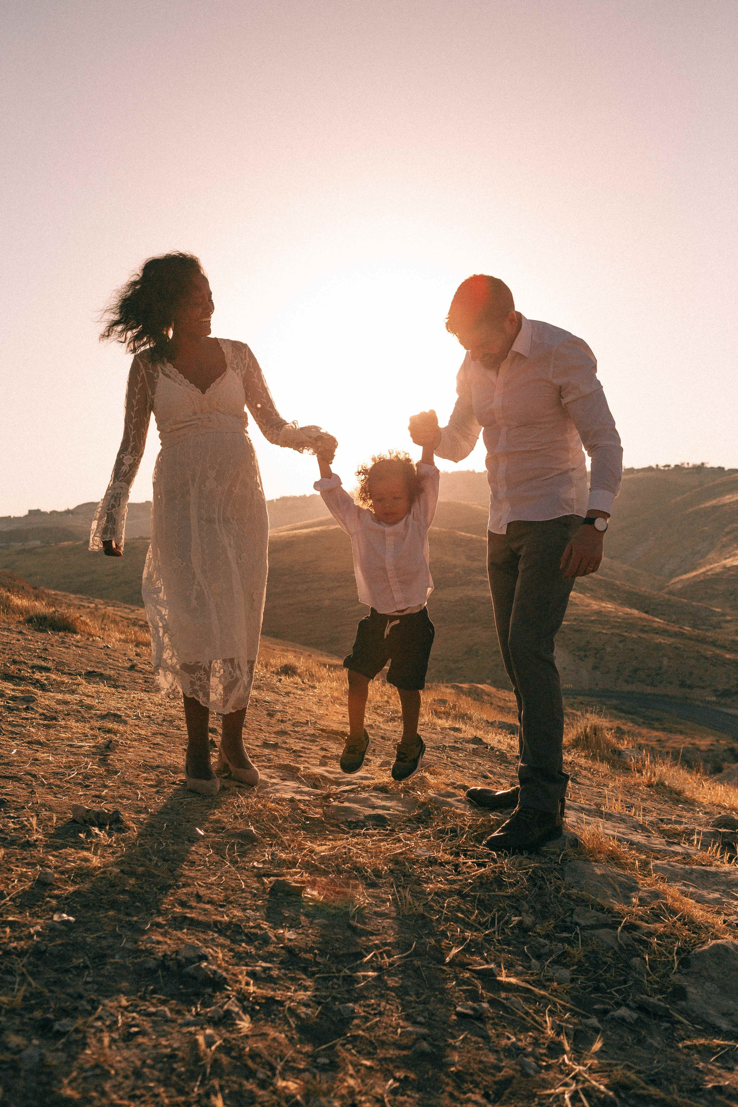 PHOTO SESSION IN THE DESERT NEAR MAALE ADUMIM. PHOTOGRAPHER IN ISRAEL