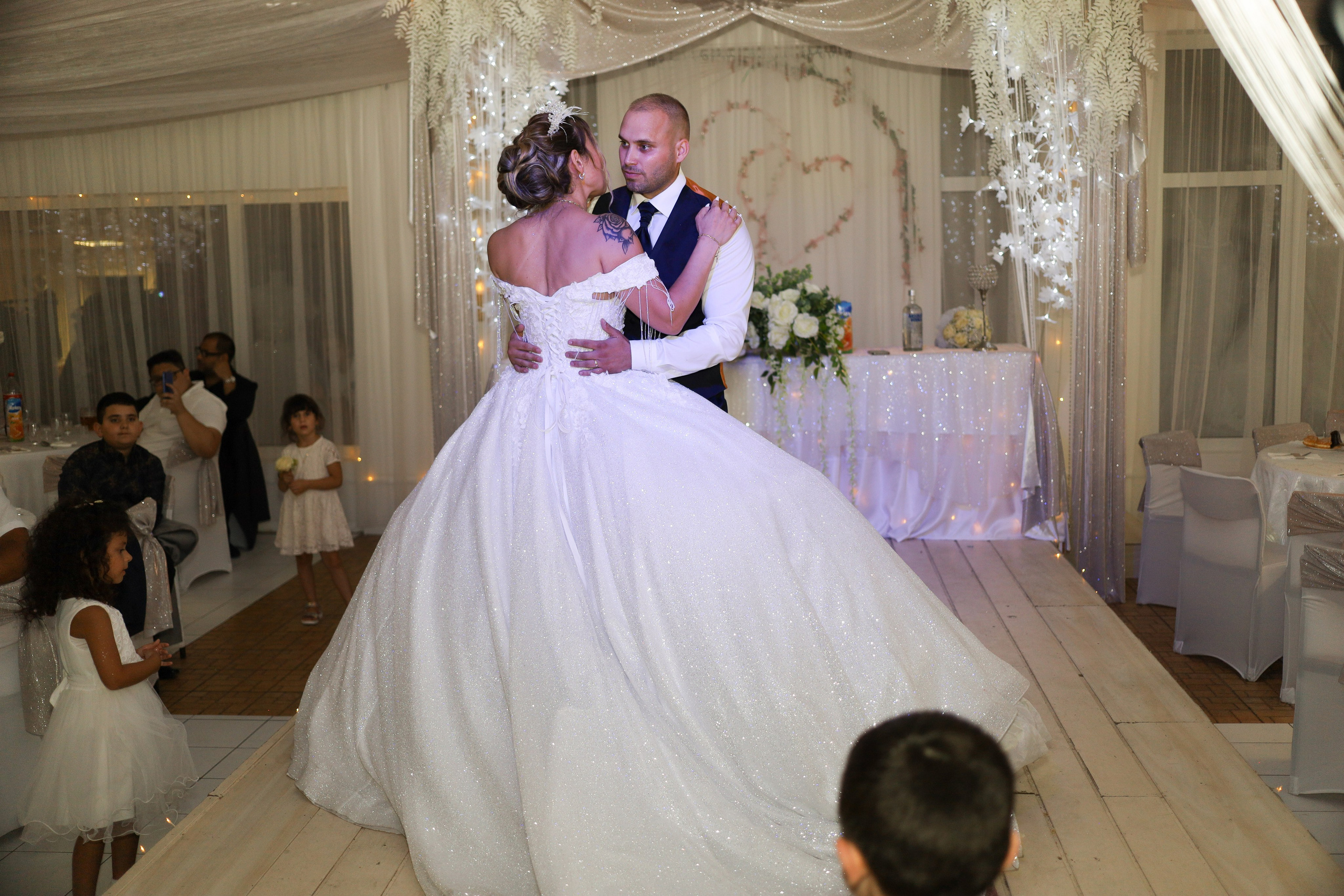 Pavel & Yveta. Svatební fotograf a kameraman v Česku a po celé Evropě — Teplice, Ústí nad Labem, Praha, Drážďany