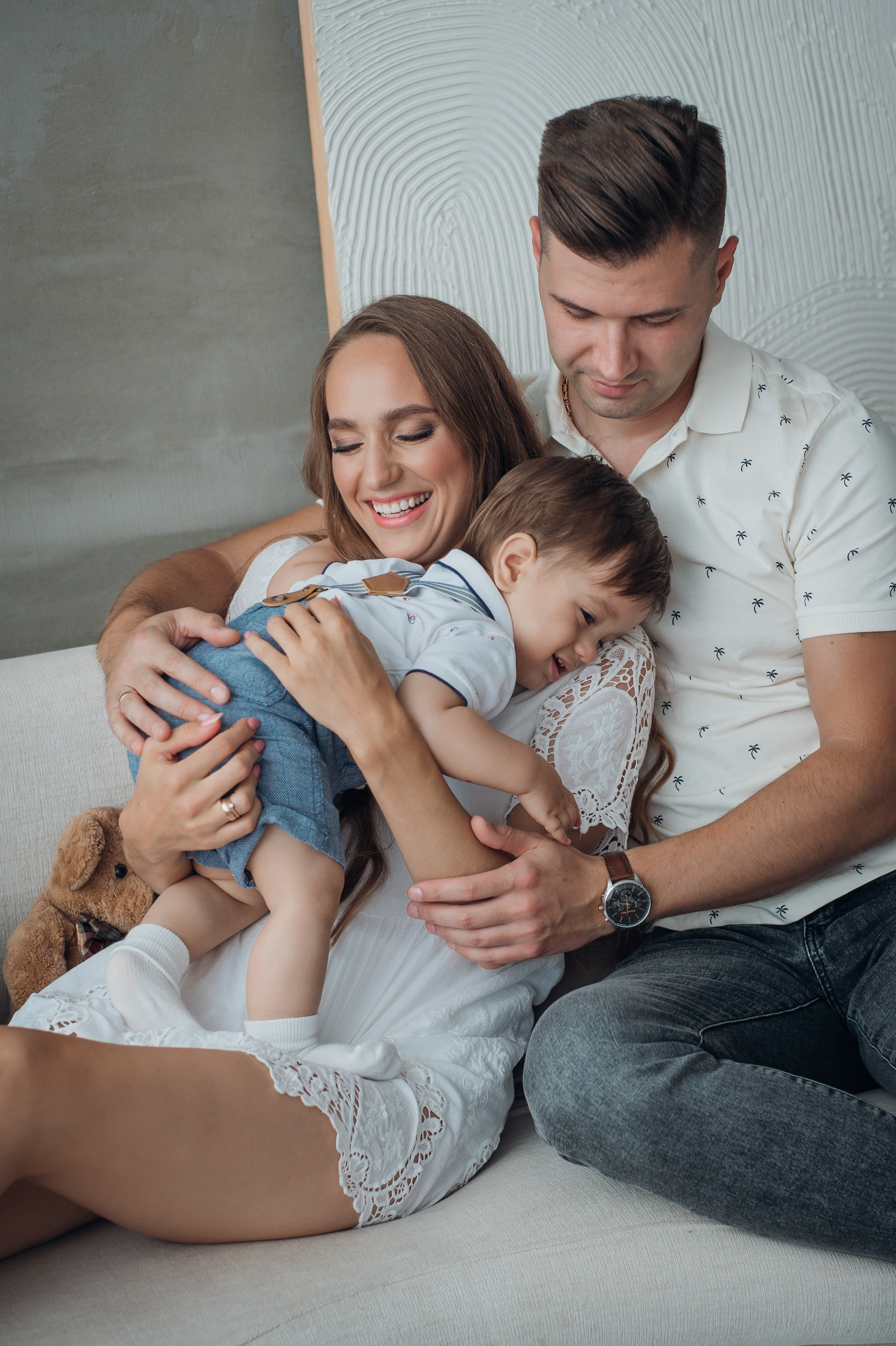 Fotosesijos studijoje. Aukse Stravi fotografė