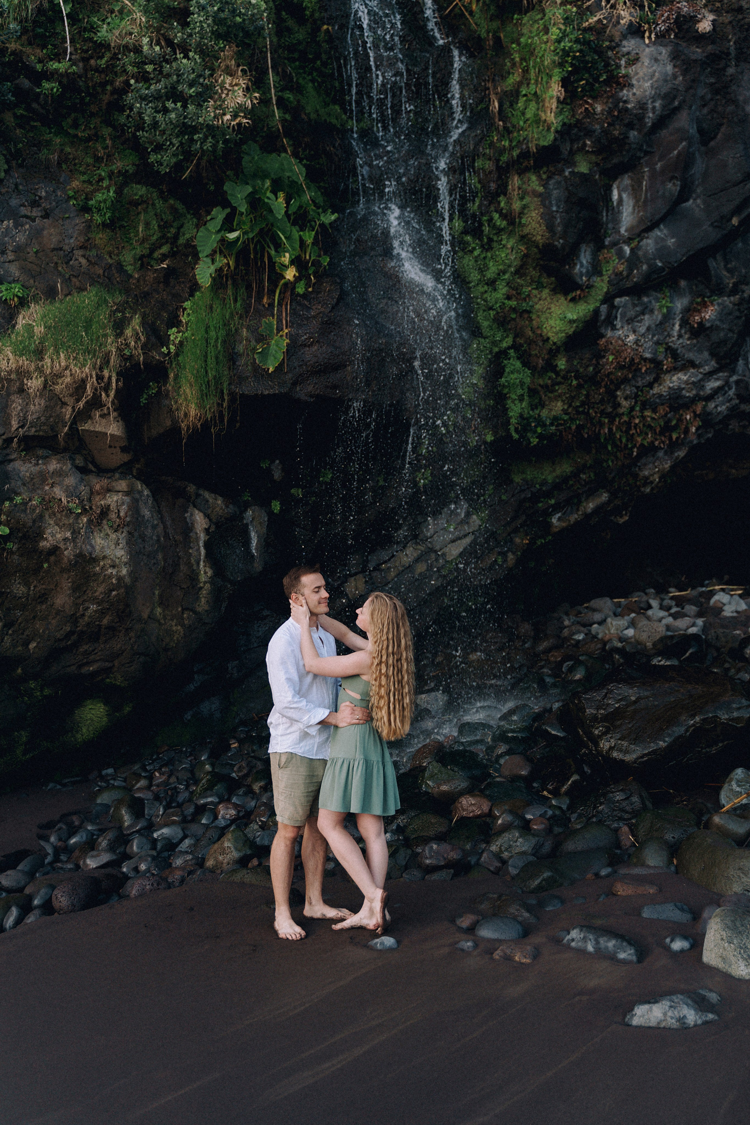 Couple Photoshoot on a Secluded Beach|Madeira Photographer. Your photographer in Madeira