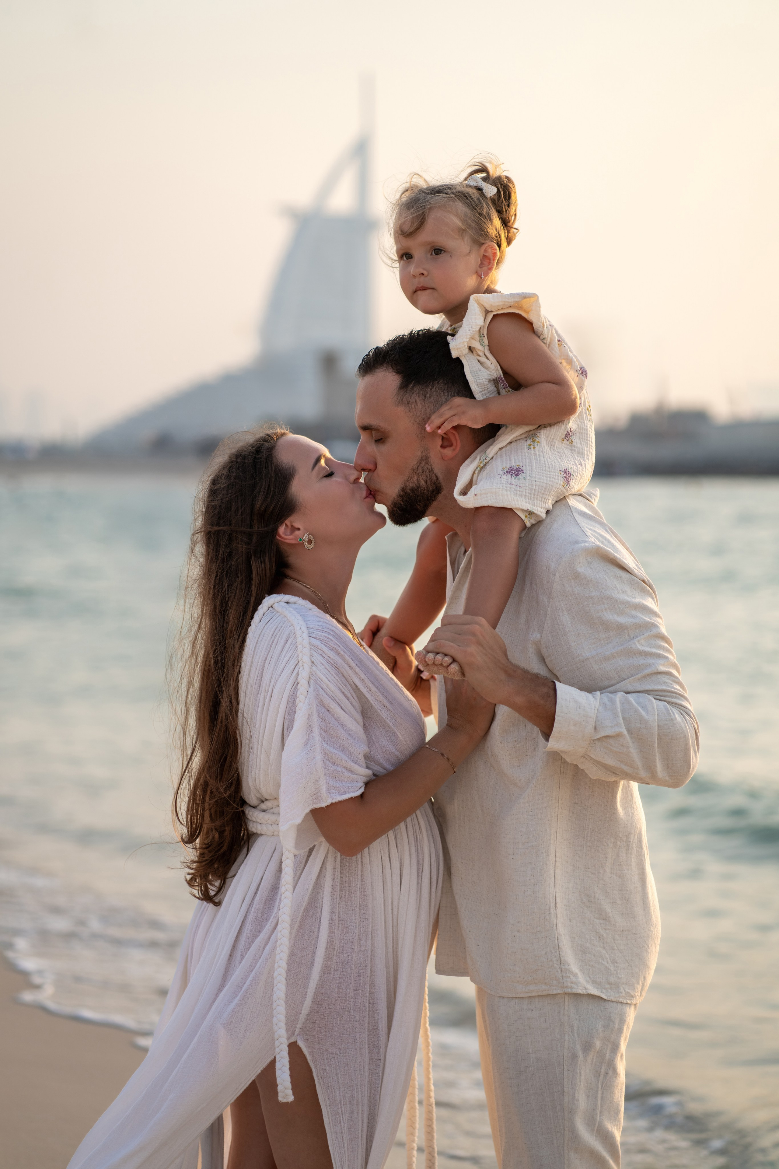 Golden hour, growing love. Angela Iakovleva — Family Photographer in Dubai