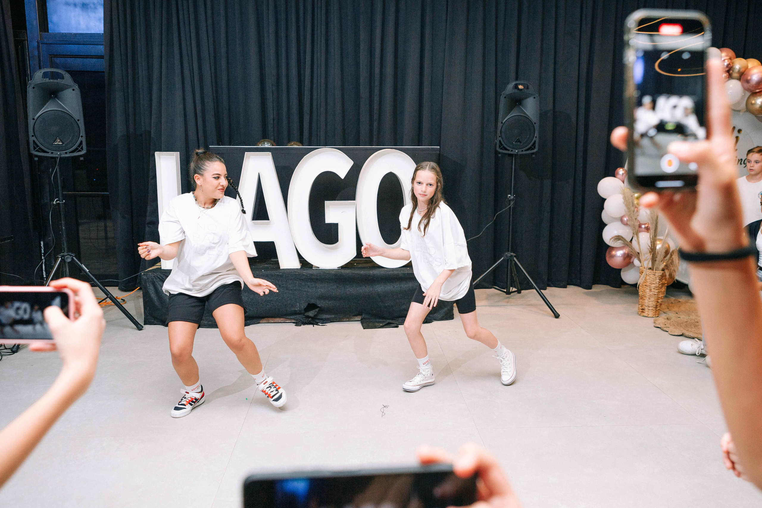 PARTY WITH FRIENDS. Https://shi-photo.com/