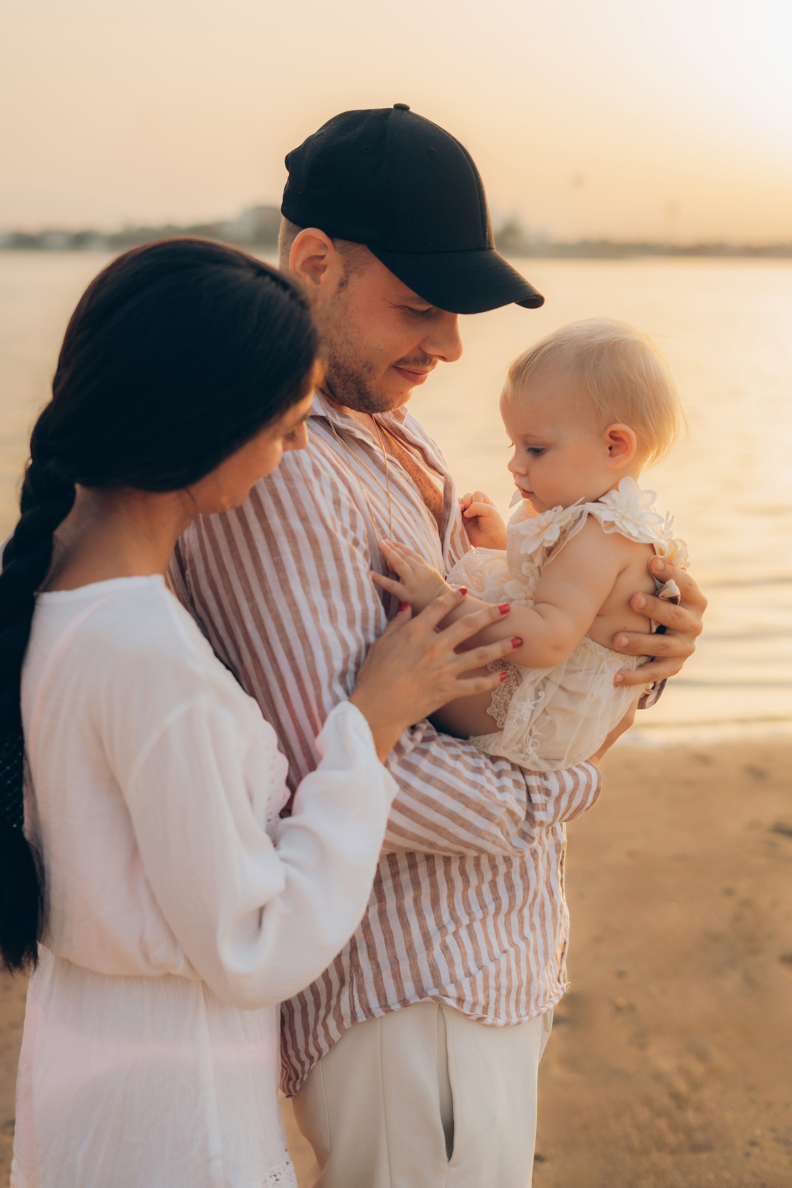 Beauty of the sunset on the beach. Angela Iakovleva — Family Photographer in Dubai