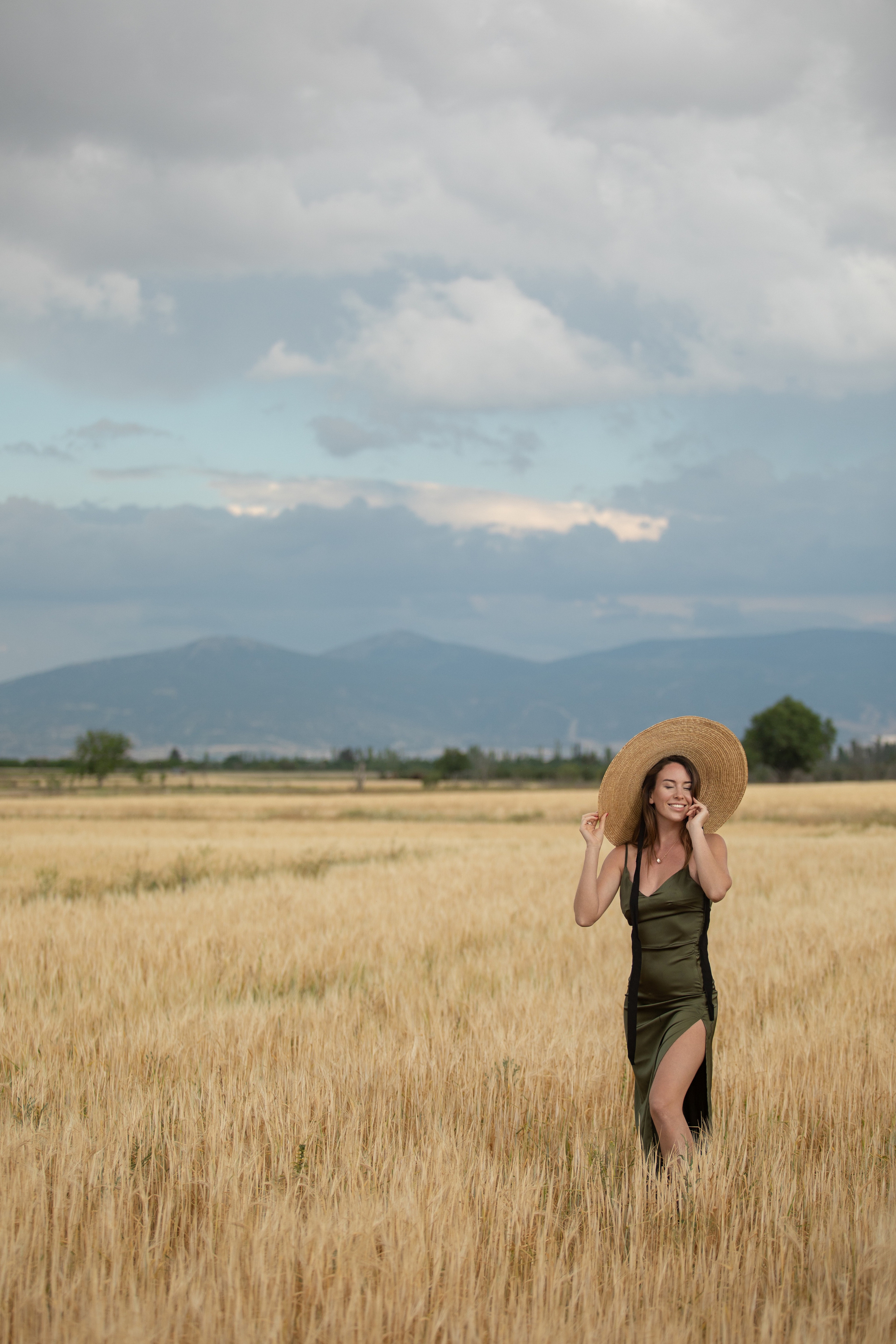 Фотосессия на полях в Турции. Фотосессия в полях пшениц.Что посетить в Анталии.Фотограф в Анталии. Фотограф в Турции. Фотограф в Белеке. Фотограф в Алании. Фотограф Аланья. Фотограф Анталья. Фотограф Белек. Фотограф Турция. Фотограф Каш. Фотограф Бодрум. . Что цветет в Турции.что цветет на анталийском побережье. Пшеничное поле. Поле пшеницы. Идеи фото на пшеничном поле. Просмотрите доску «пшеница Фотосессия в поле. стог сена. 