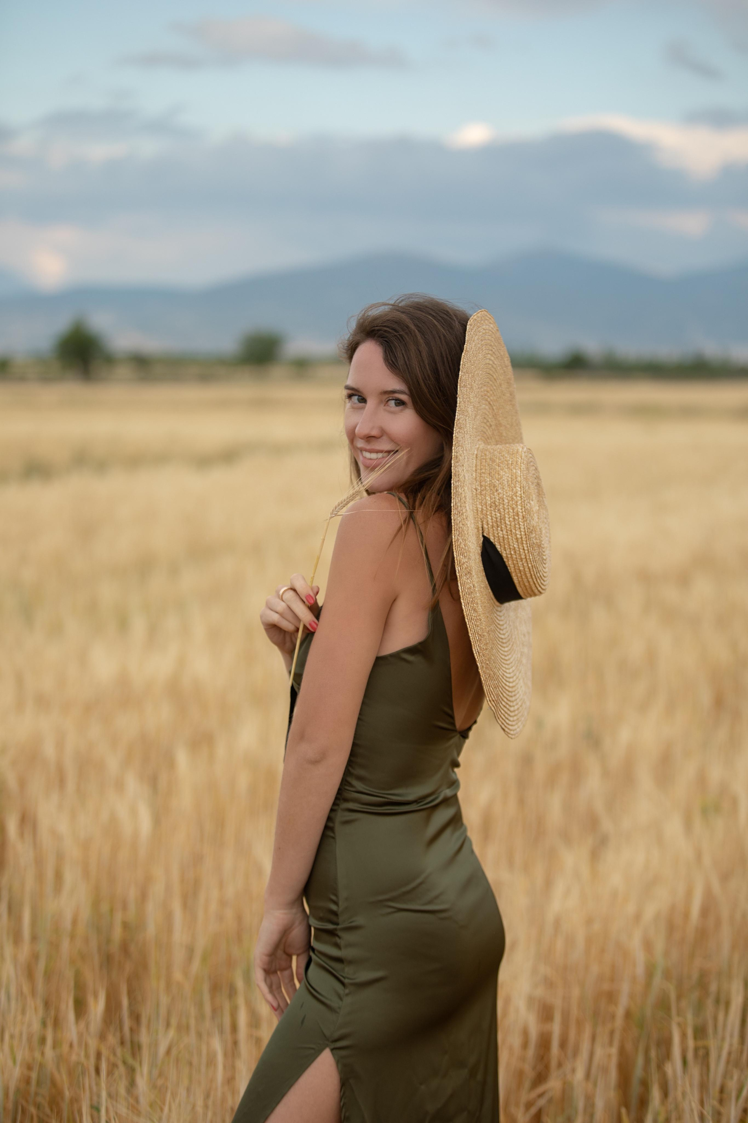 Фотосессия на полях в Турции. Фотосессия в полях пшениц.Что посетить в Анталии.Фотограф в Анталии. Фотограф в Турции. Фотограф в Белеке. Фотограф в Алании. Фотограф Аланья. Фотограф Анталья. Фотограф Белек. Фотограф Турция. Фотограф Каш. Фотограф Бодрум. . Что цветет в Турции.что цветет на анталийском побережье. Пшеничное поле. Поле пшеницы. Идеи фото на пшеничном поле. Просмотрите доску «пшеница Фотосессия в поле. стог сена. 