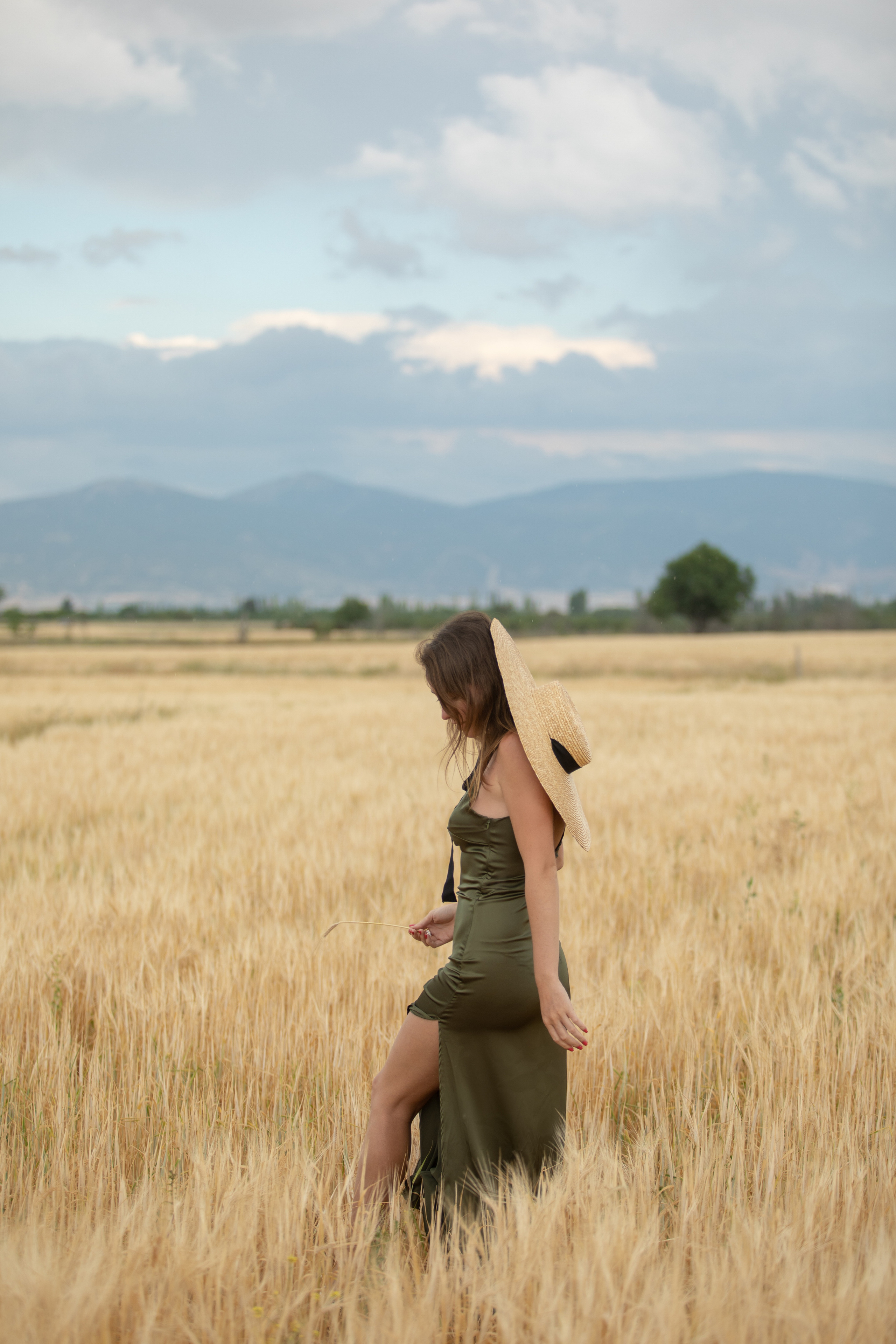 Фотосессия на полях в Турции. Фотосессия в полях пшениц.Что посетить в Анталии.Фотограф в Анталии. Фотограф в Турции. Фотограф в Белеке. Фотограф в Алании. Фотограф Аланья. Фотограф Анталья. Фотограф Белек. Фотограф Турция. Фотограф Каш. Фотограф Бодрум. . Что цветет в Турции.что цветет на анталийском побережье. Пшеничное поле. Поле пшеницы. Идеи фото на пшеничном поле. Просмотрите доску «пшеница Фотосессия в поле. стог сена. 