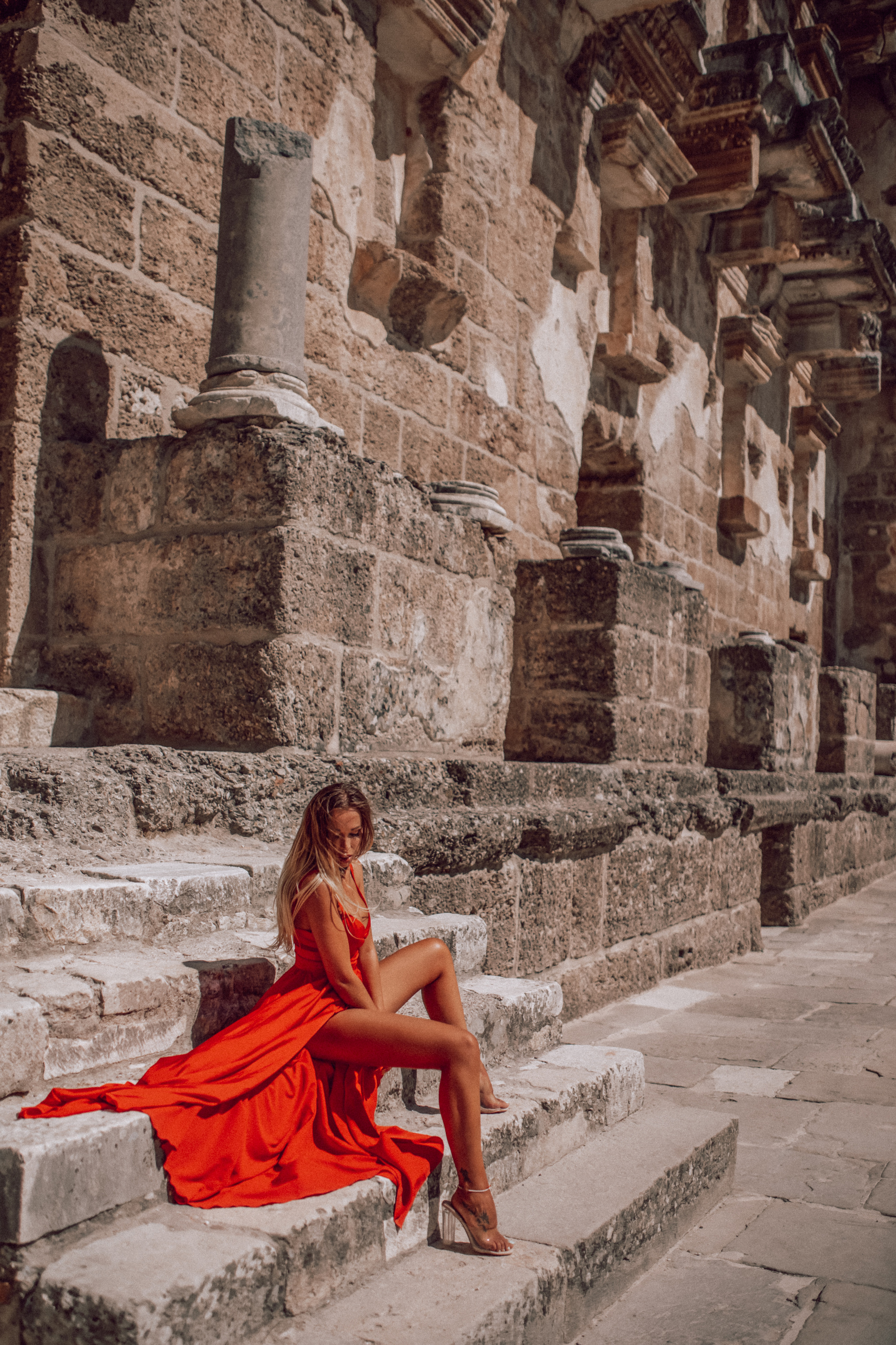 Фотосессия в Турции, девушка в красном платье.Фотограф в Анталии. Фотограф Анталия. Фотограф Анталья. Жизнь в Анталии. Фотограф Белек. Фотограф Алания. Фотограф силе. Фотограф Кемер. Фотограф Турция. Фотосессия возле дома . Фотосессия в ванне. Позы для фотосессии в Анталии. Позы для фотосессии. Аспендос. Амфитеатр Аспендос. Что посмотреть в Белеке.
