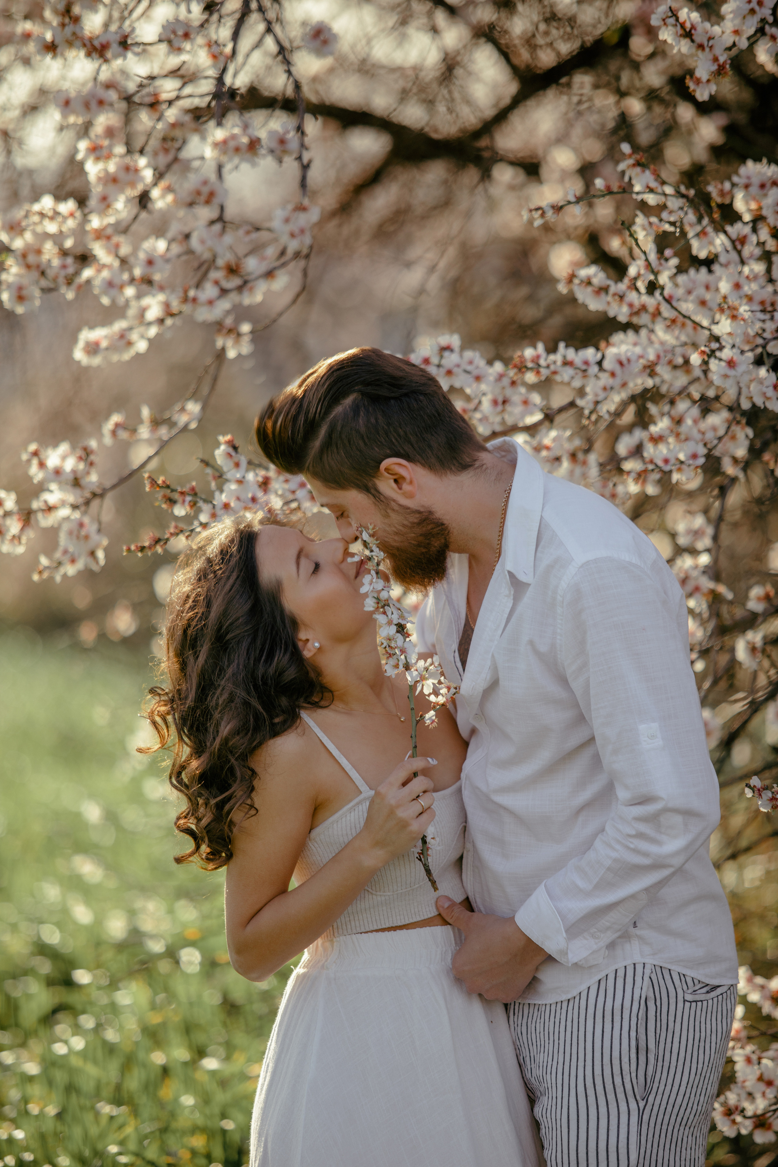 Фотосессия в цветущем миндале. Фотограф в Турции | Алания, Сиде, Белек, Анталия, Кемер)