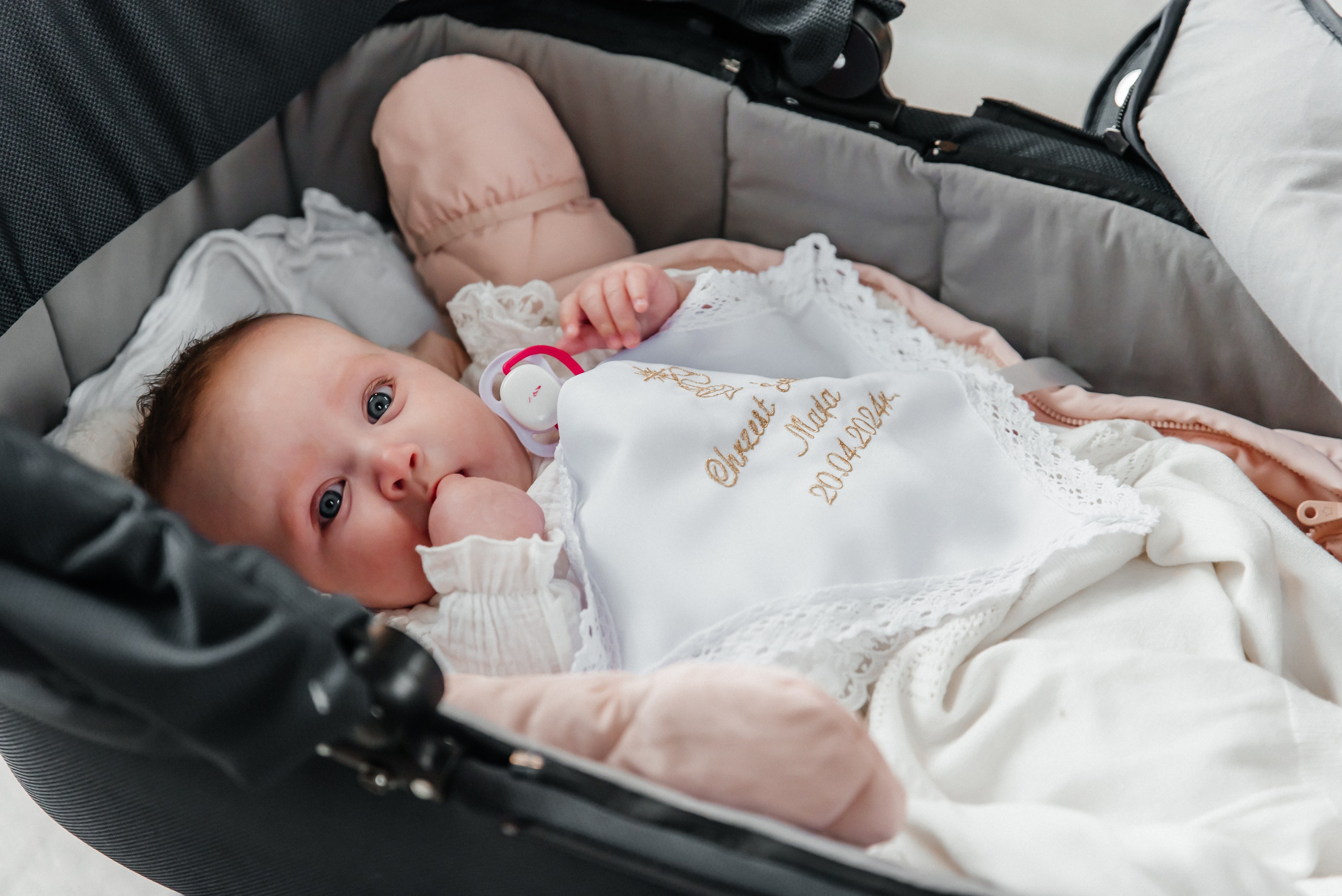 Chrzest Maja. Eugene Save – Fotograf Ślubny i Rodzinny | Warszawa i Cała Polska