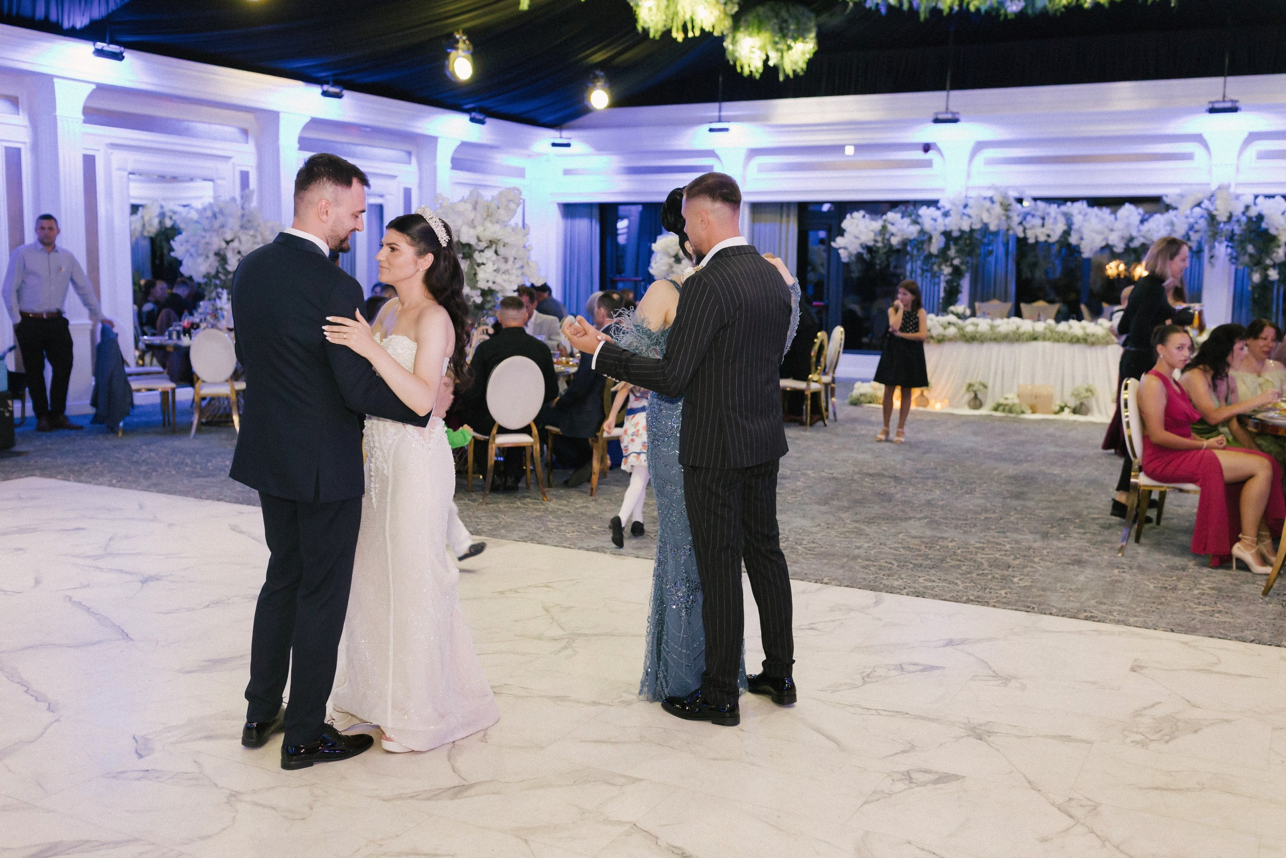 1. Mireasa Adriana în timpul pregătirilor de nuntă în Tudora Botoșani2. Costumul mirelui Ionuț fotografiat artistic în ziua nunții3. Prietenii mirelui la tradițiile de nuntă în Tudora4. Bărbieritul mirelui în cadrul obiceiurilor tradiționale de nuntă5. Fotografii de familie la biserică în ziua nunții6. Portret de familie cu mirii și copilul lor la nunta din Botoșani7. Primul dans al mirilor la Mariage Dor Baisa Botoșani8. Decor elegant de nuntă la Mariage Dor Baisa9. Emoții și tradiții la nunta din Tudora județul Botoșani10. Fotograf profesionist de nuntă în Botoșani surprinzând momente autentice - otograf-nunta-botosanifotograf-evenimente-botosanifotograf-profesionist-botosanifotograf-nunta-tudoranunta-tudora-botosanisedinta-foto-nunta-botosanipoze-nunta-botosanifotografii-nunta-tudorafotograf-cununie-religioasa-botosanibiserica-sfintii-imparati-constantin-si-elena-tudoramariage-dor-baisa-botosanirestaurant-nunta-botosanidansul-mirilor-mariage-dorpregatiri-mire-botosanipregatiri-mireasa-botosanitraditii-nunta-moldovaobiceiuri-nunta-tudorafotograf-familie-nunta-botosaniportret-miri-botosanigalerie-foto-nunta-botosanialbum-foto-nunta-botosaninunta-eleganta-botosaninunta-cu-traditii-botosanifotograf-premium-nunta-botosaniservicii-foto-video-botosanipoveste-de-nunta-botosanifotograf-documentar-nuntafotograf-natural-emotionalmiri-ionut-si-adriananunta-autentica-tudora -otograf-nunta-botosanifotograf-nunta-tudoranunta-tudora-botosanifotograf-evenimente-botosanifotograf-profesionist-botosaniservicii-foto-video-botosanigalerie-foto-nunta-botosanialbum-foto-nunta-botosani - nunta-autentica-botosaninunta-cu-traditii-botosanipoveste-de-nunta-botosanifotografii-emotionante-nuntamomente-autentice-nuntafotografie-documentara-nuntafotograf-natural-nunta- pregatiri-miri-tudorabiserica-tudora-botosanicununie-religioasa-tudoramariage-dor-baisa-botosanipetrecere-nunta-botosanivalsul-mirilor-botosani - alino-foto-studio-botosaniionut-si-adriana-nunta-tudorafotograf-alin-chirila-botosani