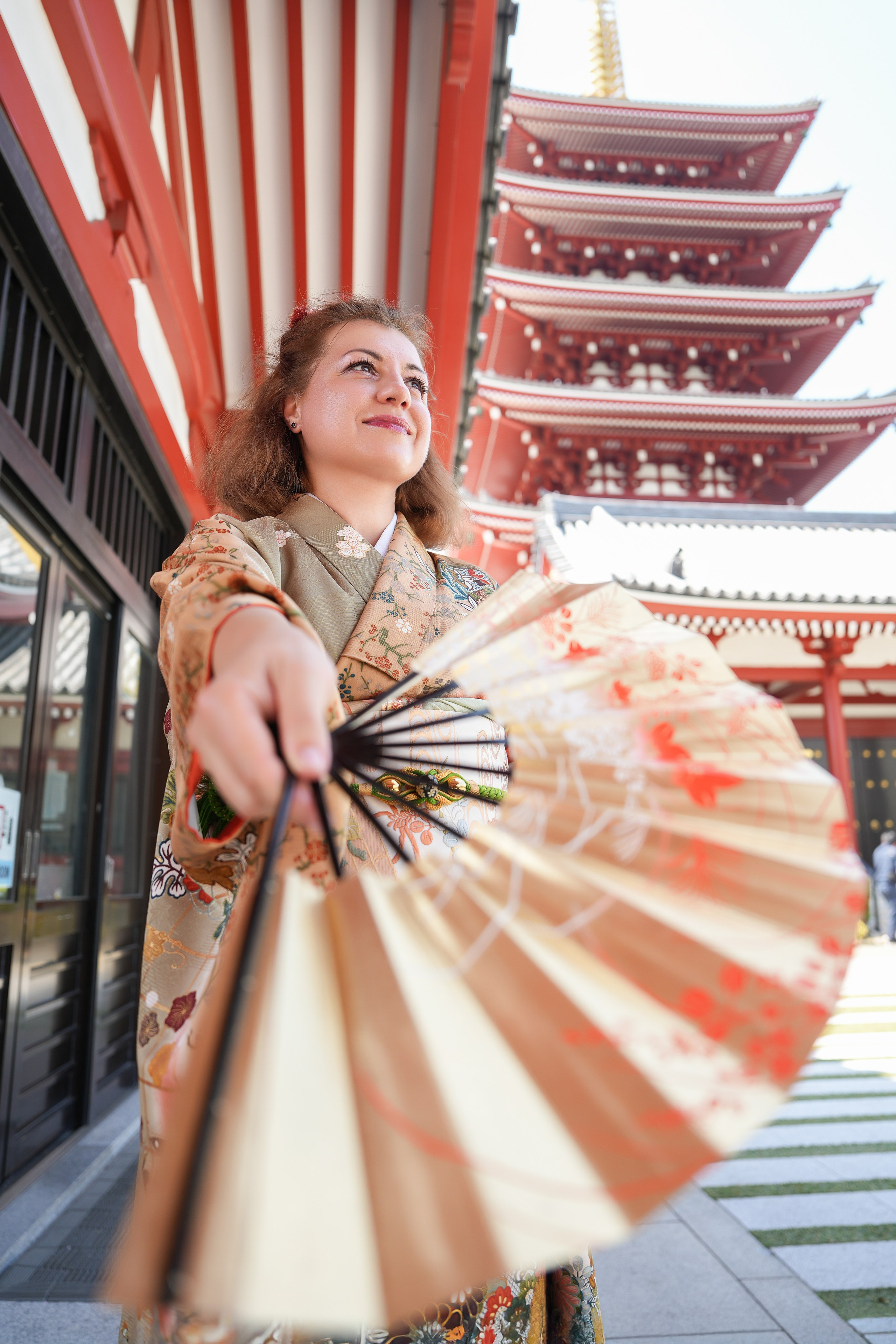Фотосессия в кимоно у храма Сэнсодзи в Токио. Фотограф в Токио Япония