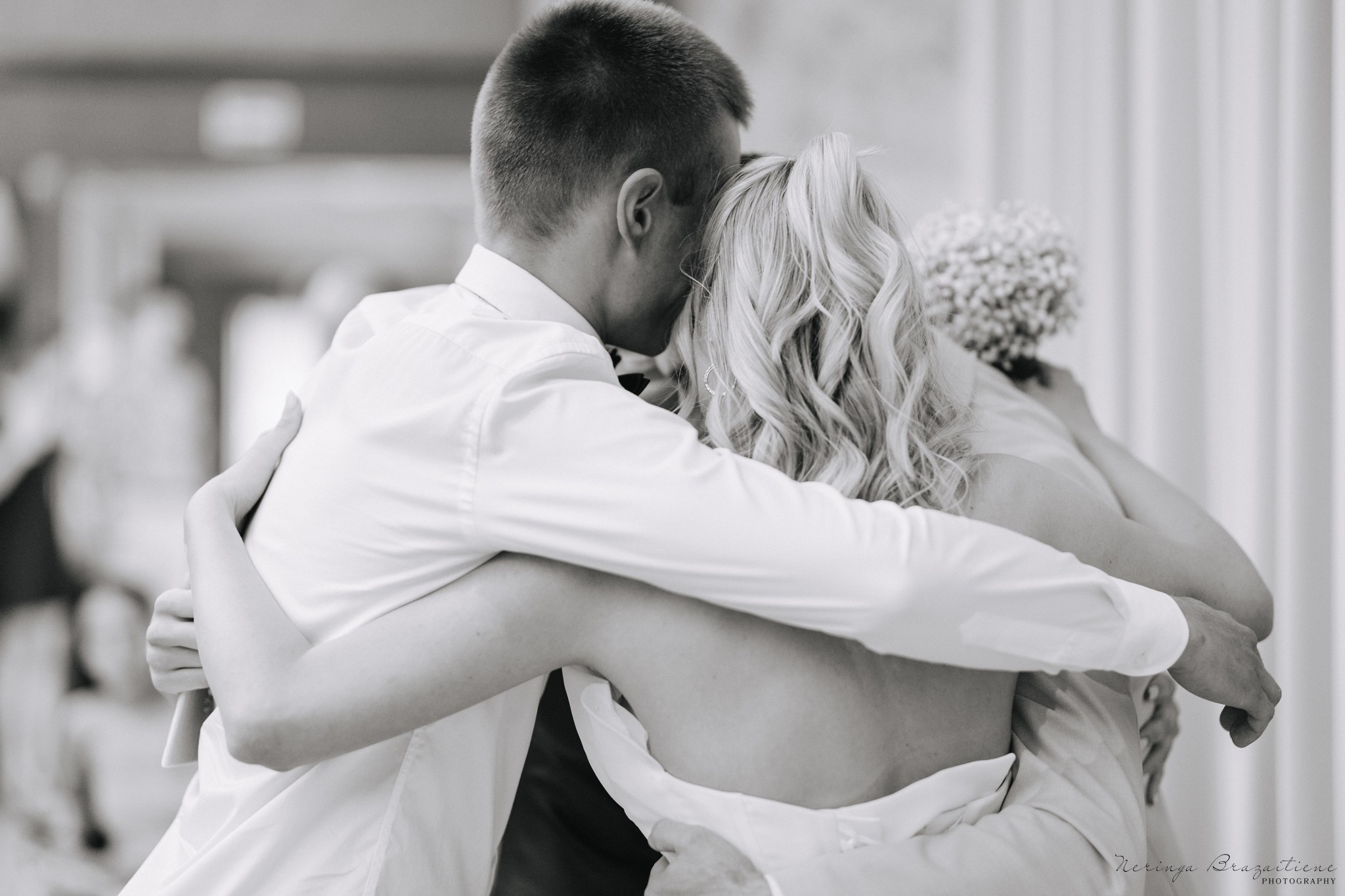 Vestuvinė fotosesija Kaune, Vienybės aikštėje, prie Lietuvos banko