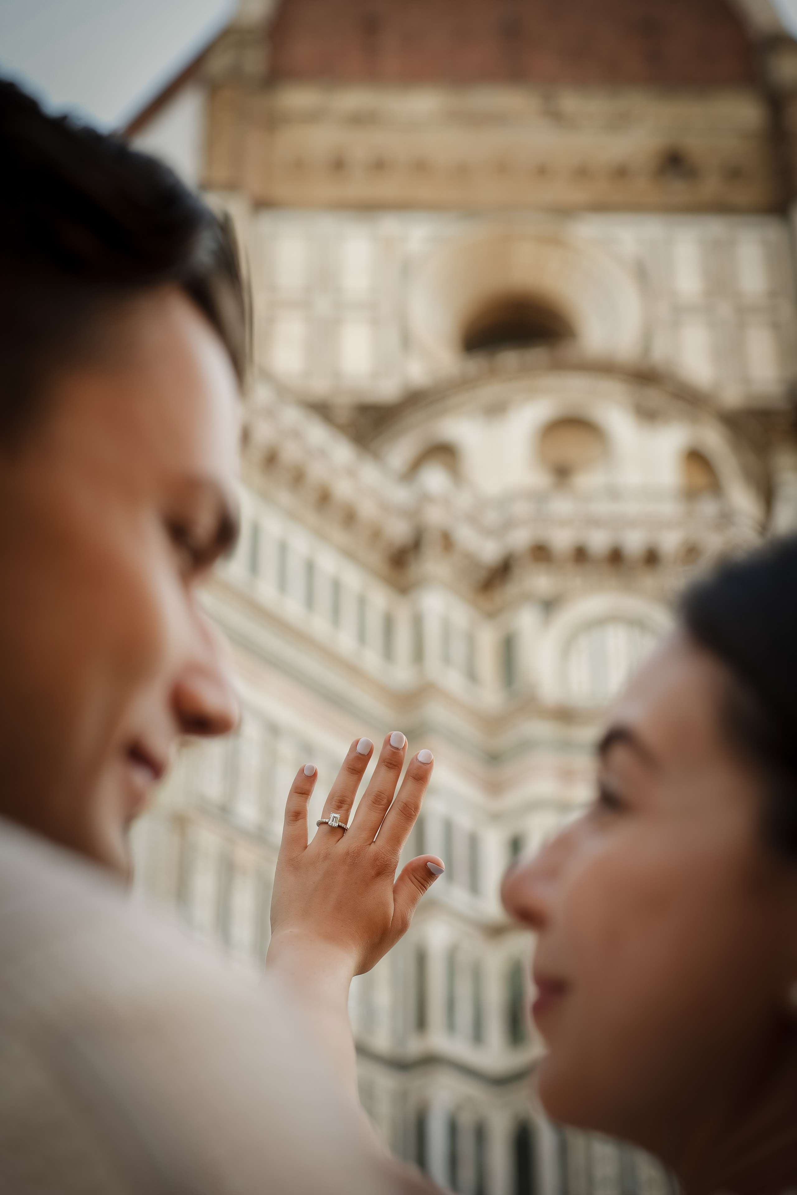 Classic Photoshoot Duomo & pz Michelangelo. Wedding Photographer in Italy