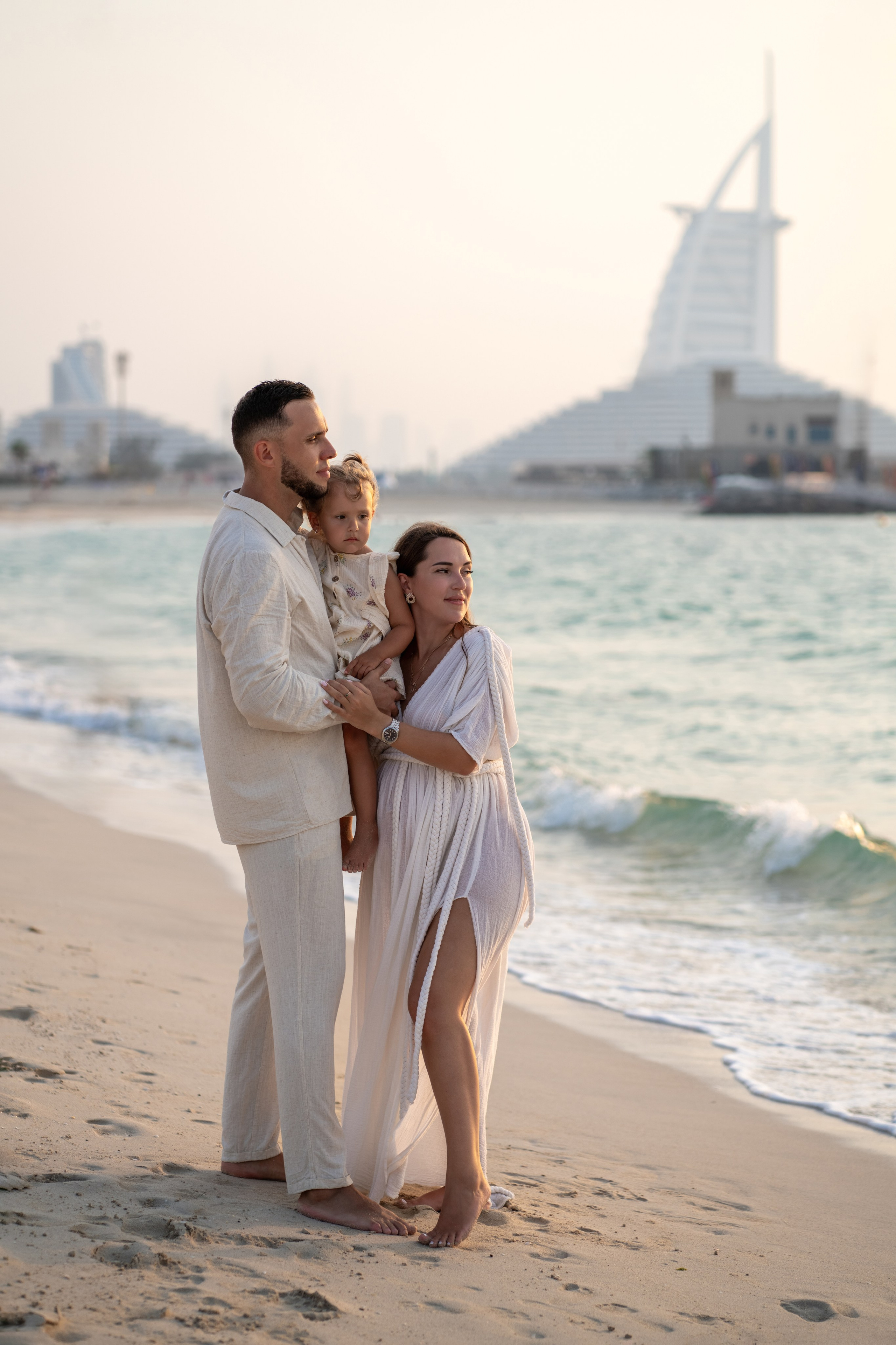 Golden hour, growing love. Angela Iakovleva — Family Photographer in Dubai