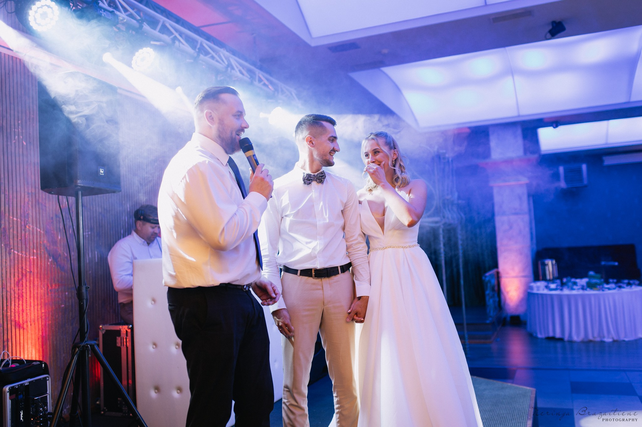 Vestuvinė fotosesija Kaune, Vienybės aikštėje, prie Lietuvos banko