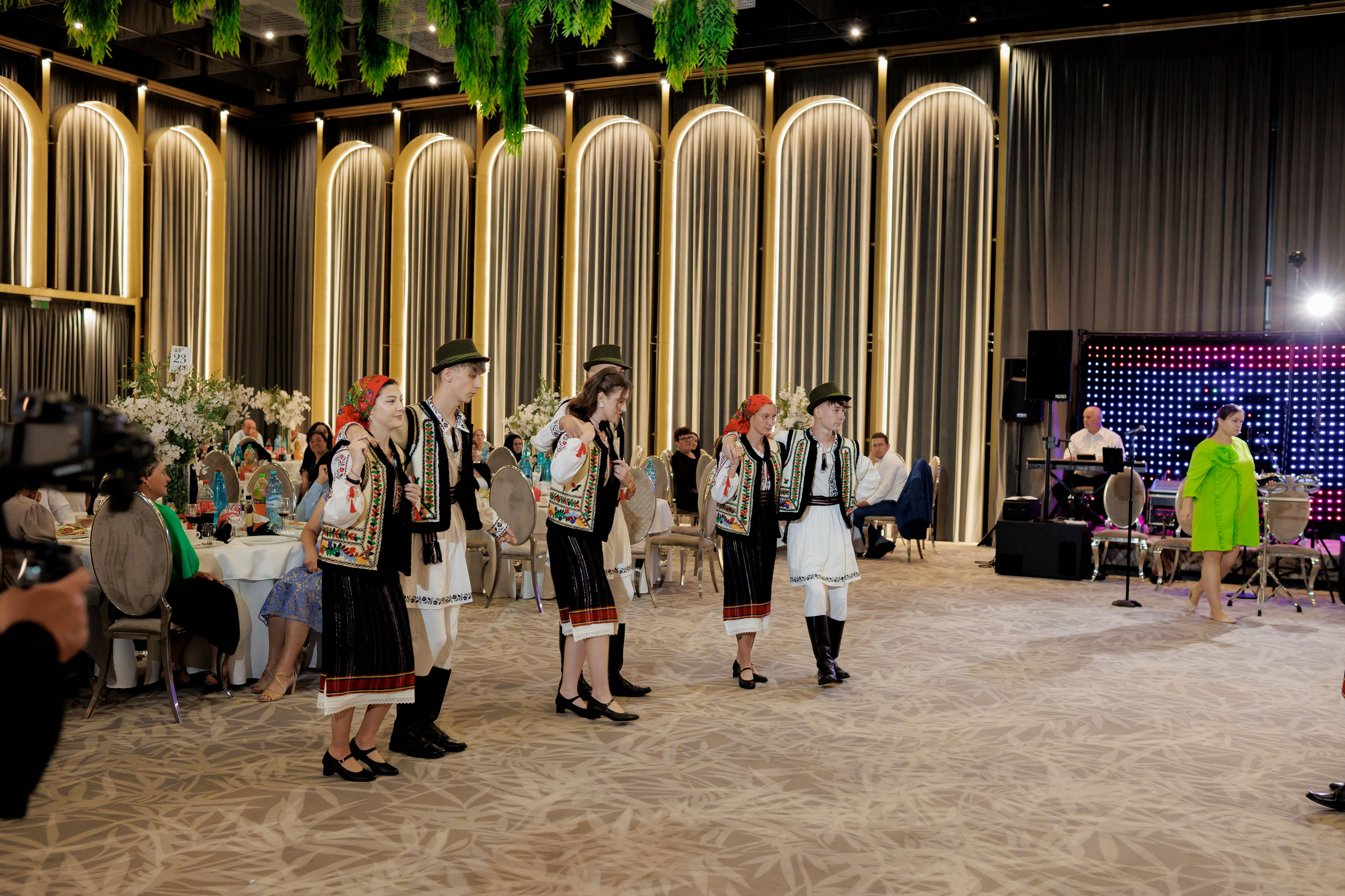 Nunta Nicoleta & Răzvan | Fotografie & Videografie Profesională. Servicii foto-video profesionale, pentru momente de neuitat