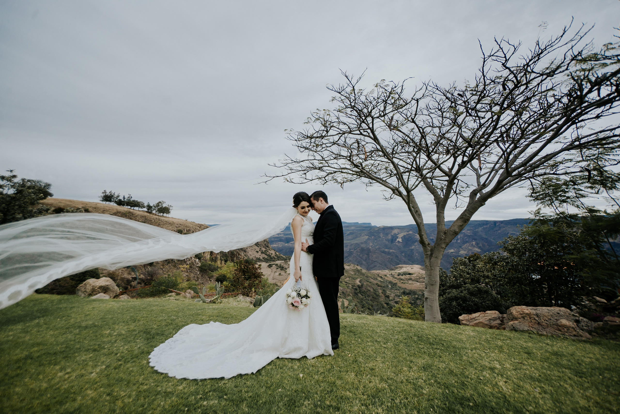 WEDDING PHOTOS. Wedding Photographer and Filmmaker in Guadalajara Mexico Abraham Linares