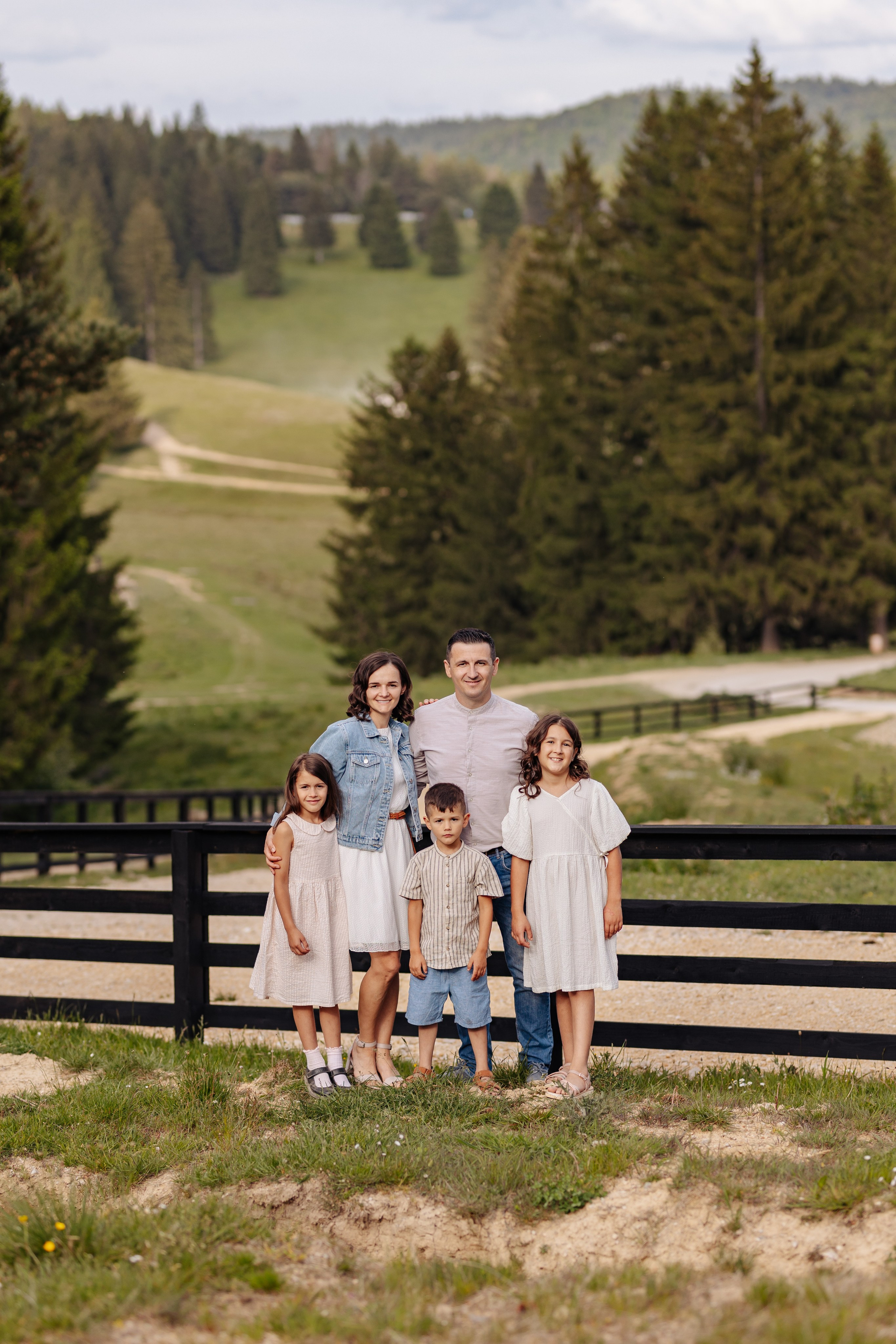 Familia Hudea. Cristina Andronache fotograf Brașov fotograf de familie fotograf de nunta Brașov