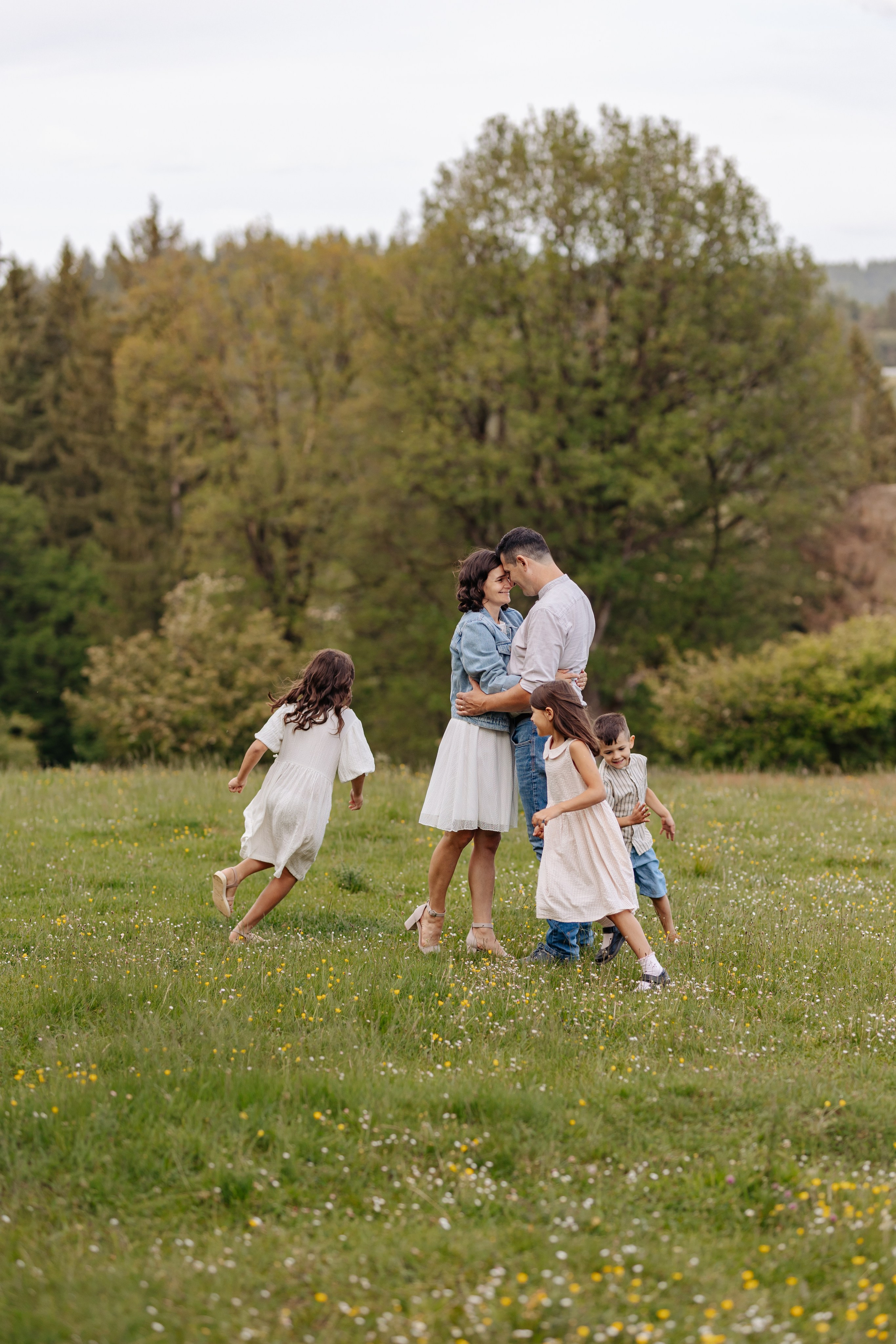 Familia Hudea. Cristina Andronache fotograf Brașov fotograf de familie fotograf de nunta Brașov