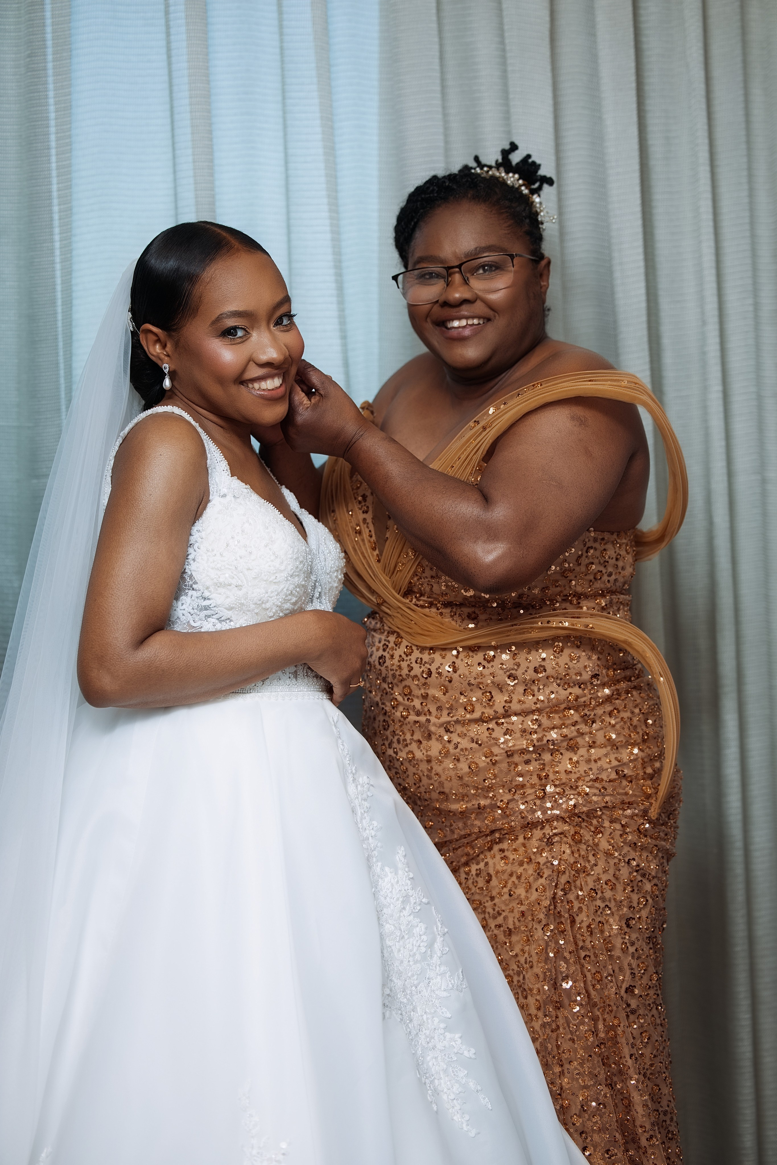 Nawik e Ethson. Fazemos o seu casamento ser lembrado por gerações