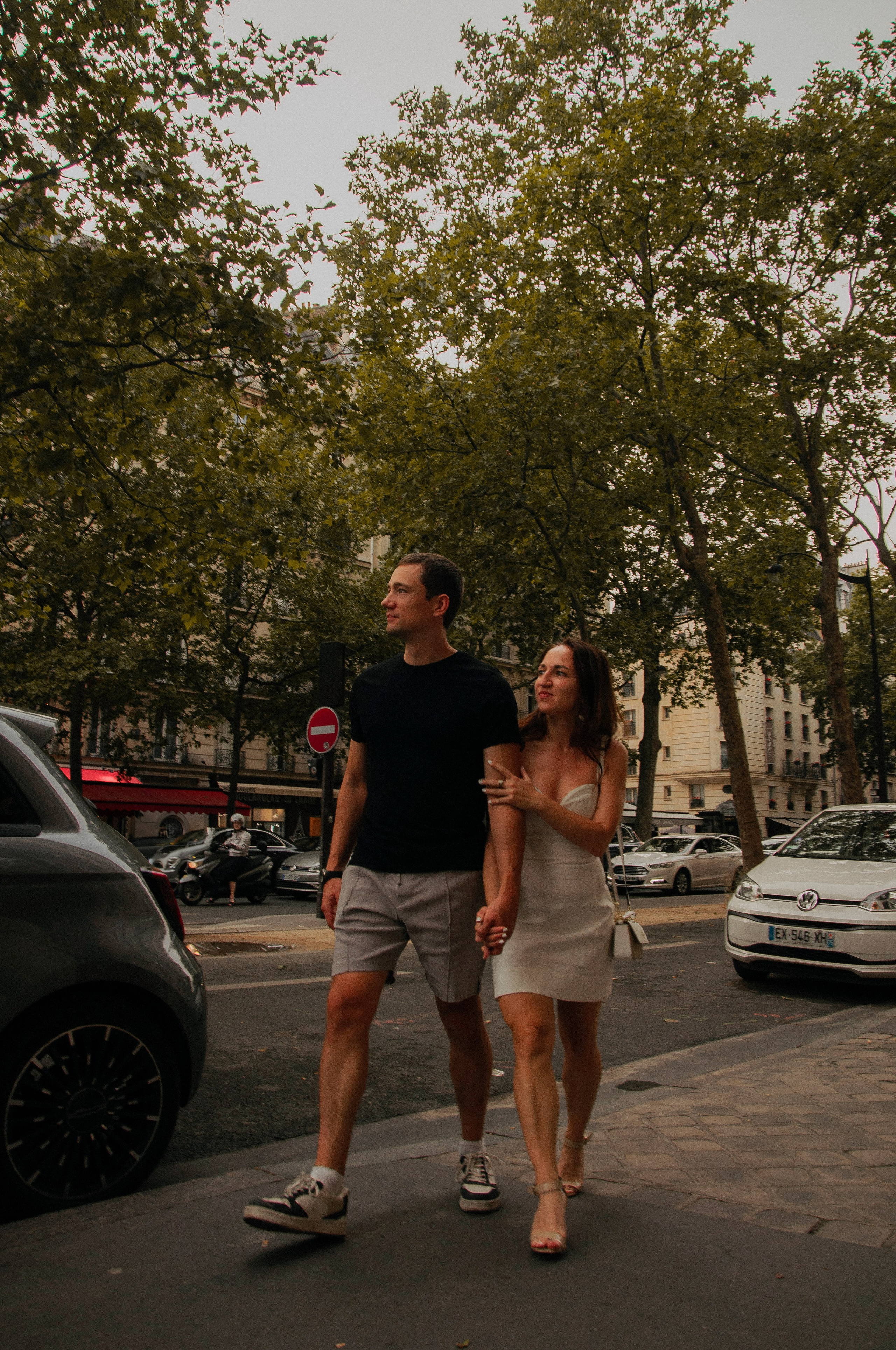 Summer couple photoshoot. Paris photographer — Polina Osipova