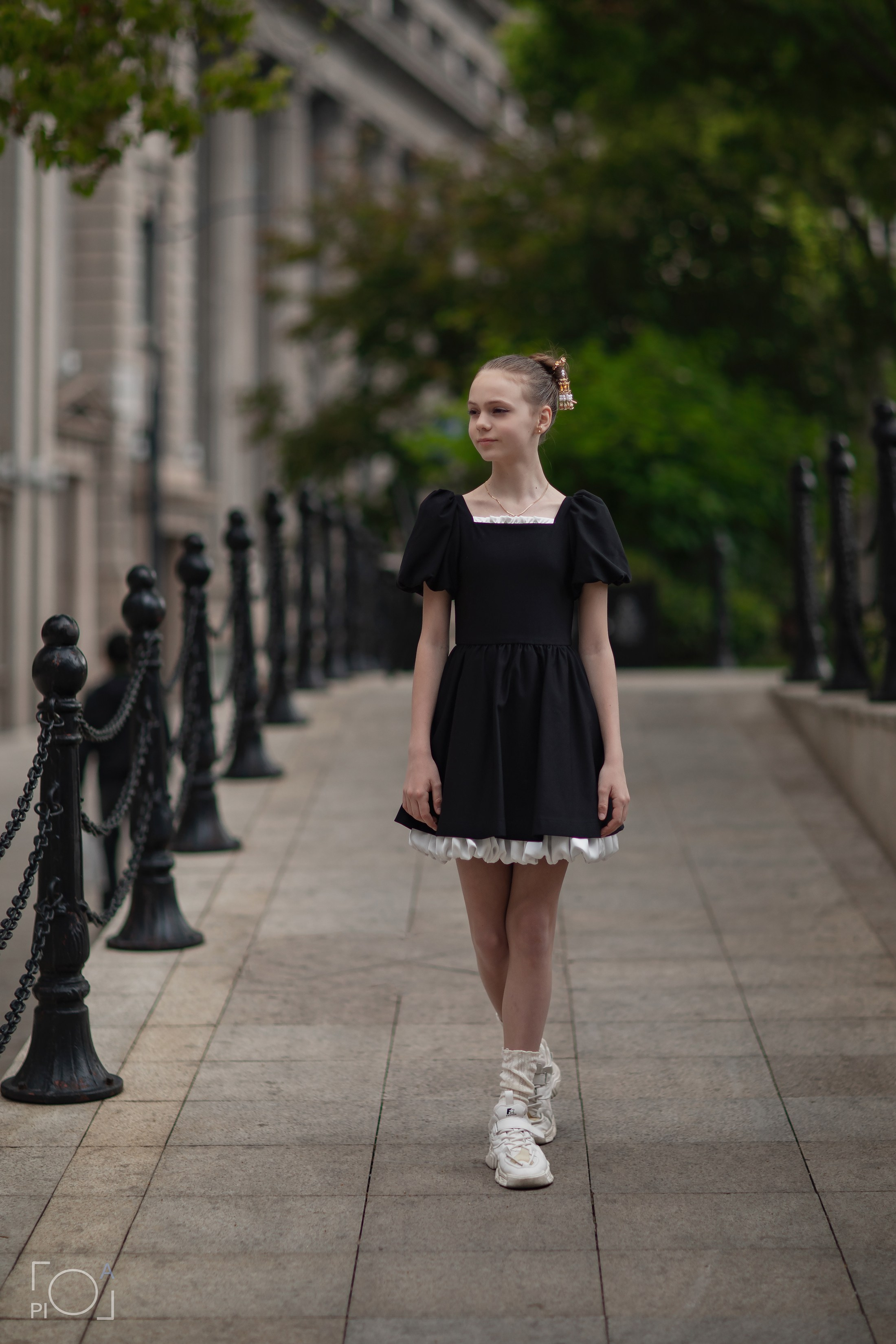 Фотосессия в Шанхае для девочки 11 лет, в черном платье 