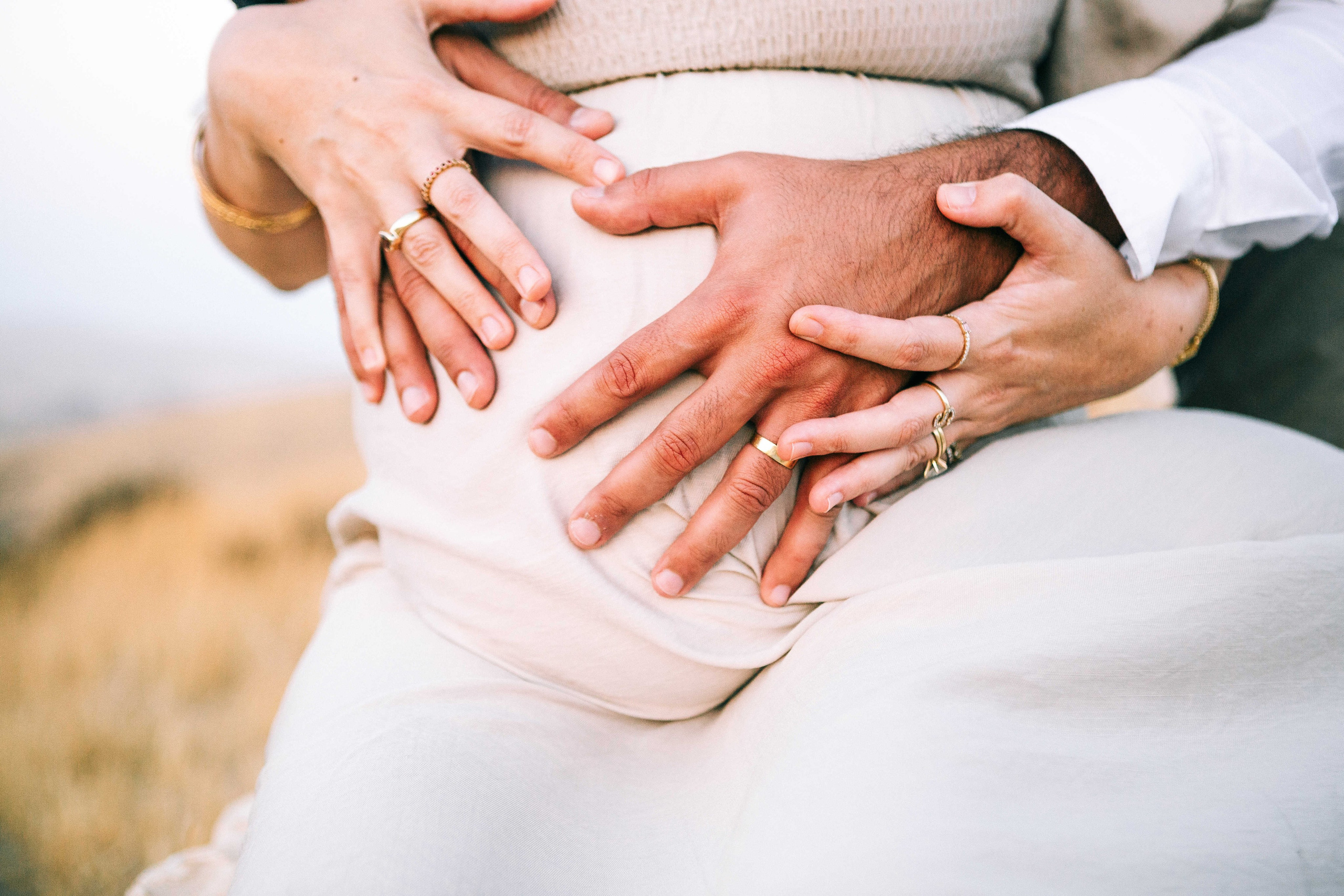 PREGNANT PHOTOSESSION IN THE DESERT. PHOTOGRAPHER IN ISRAEL