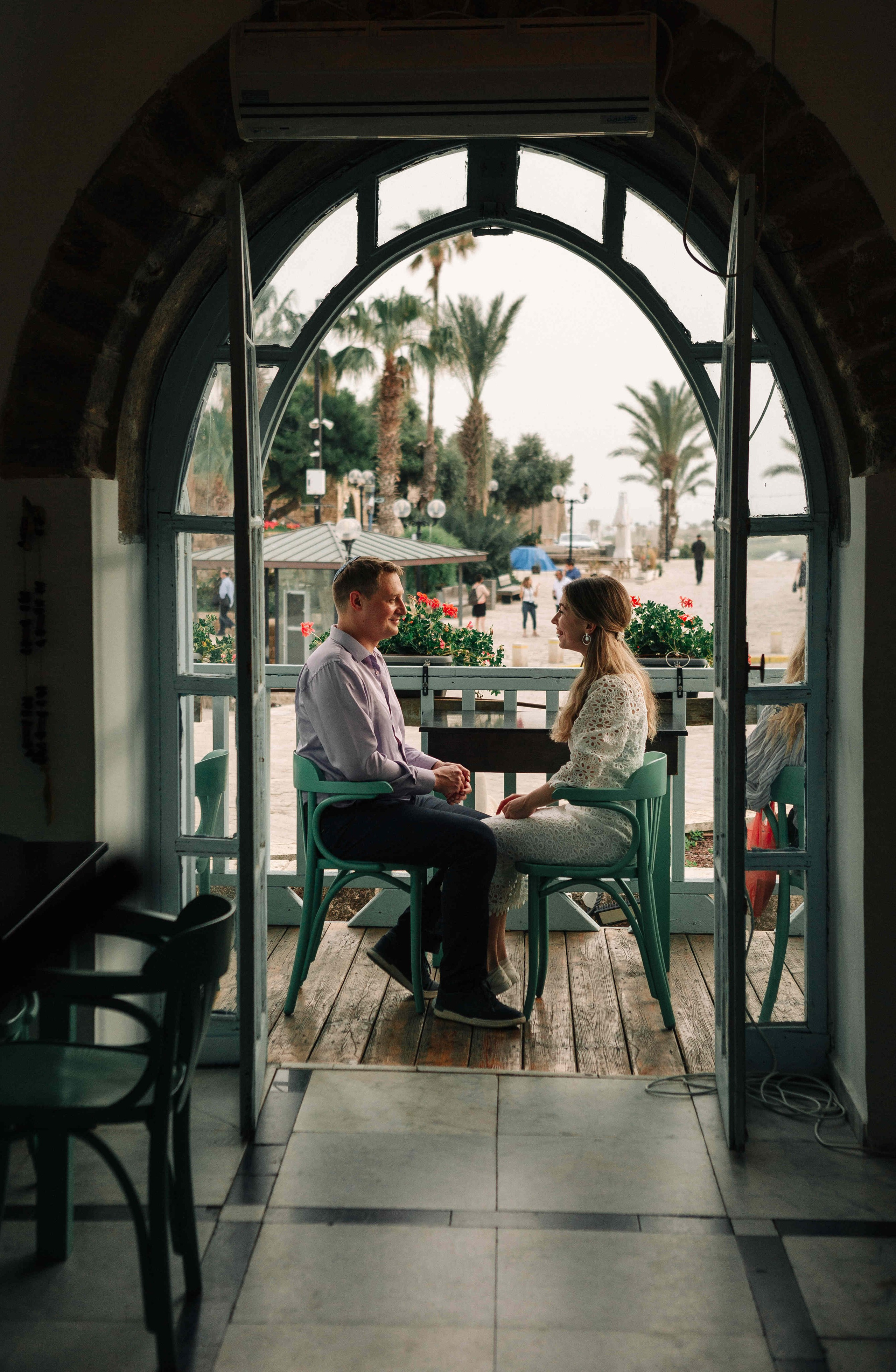 LOVERS IN JAFFO. PHOTOGRAPHER IN ISRAEL