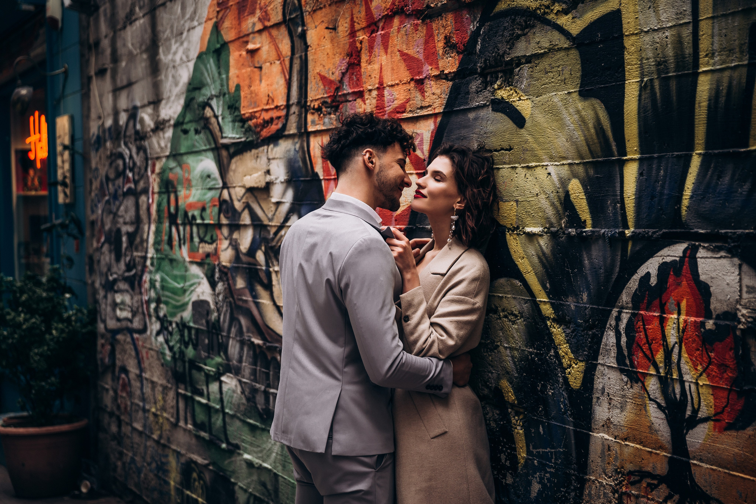 Wedding photographer Frankfurt – bride and groom portraits in the old town.