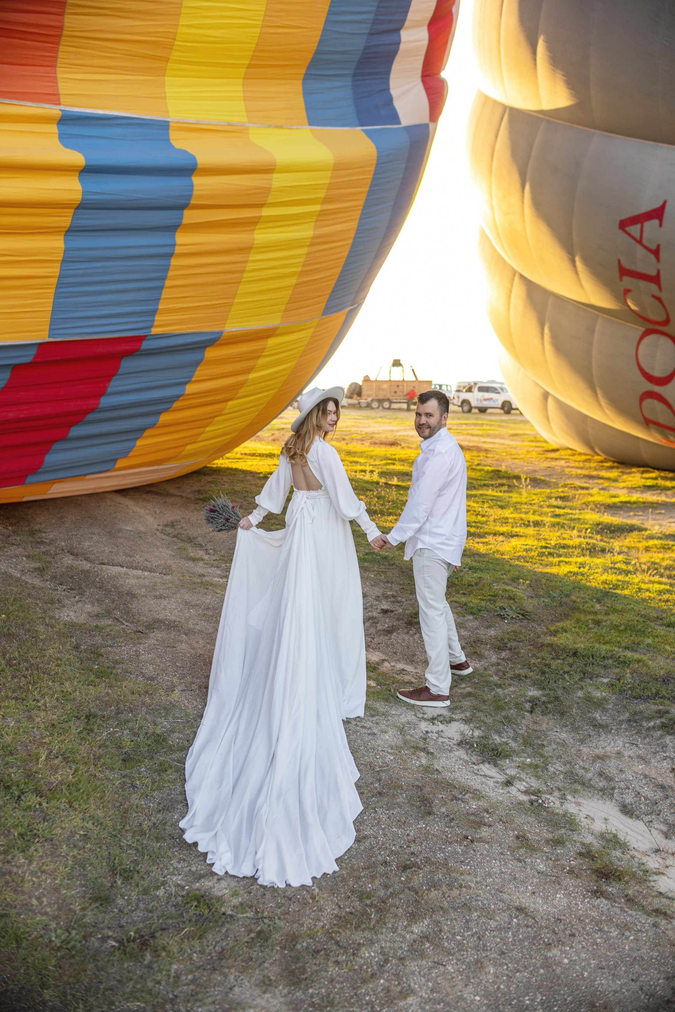Elegant Wedding Photoshoot with a Flowing Dress and Balloons in Cappadocia. Julia Ganch I Fashion Wedding Photography I Cappadocia Turkey