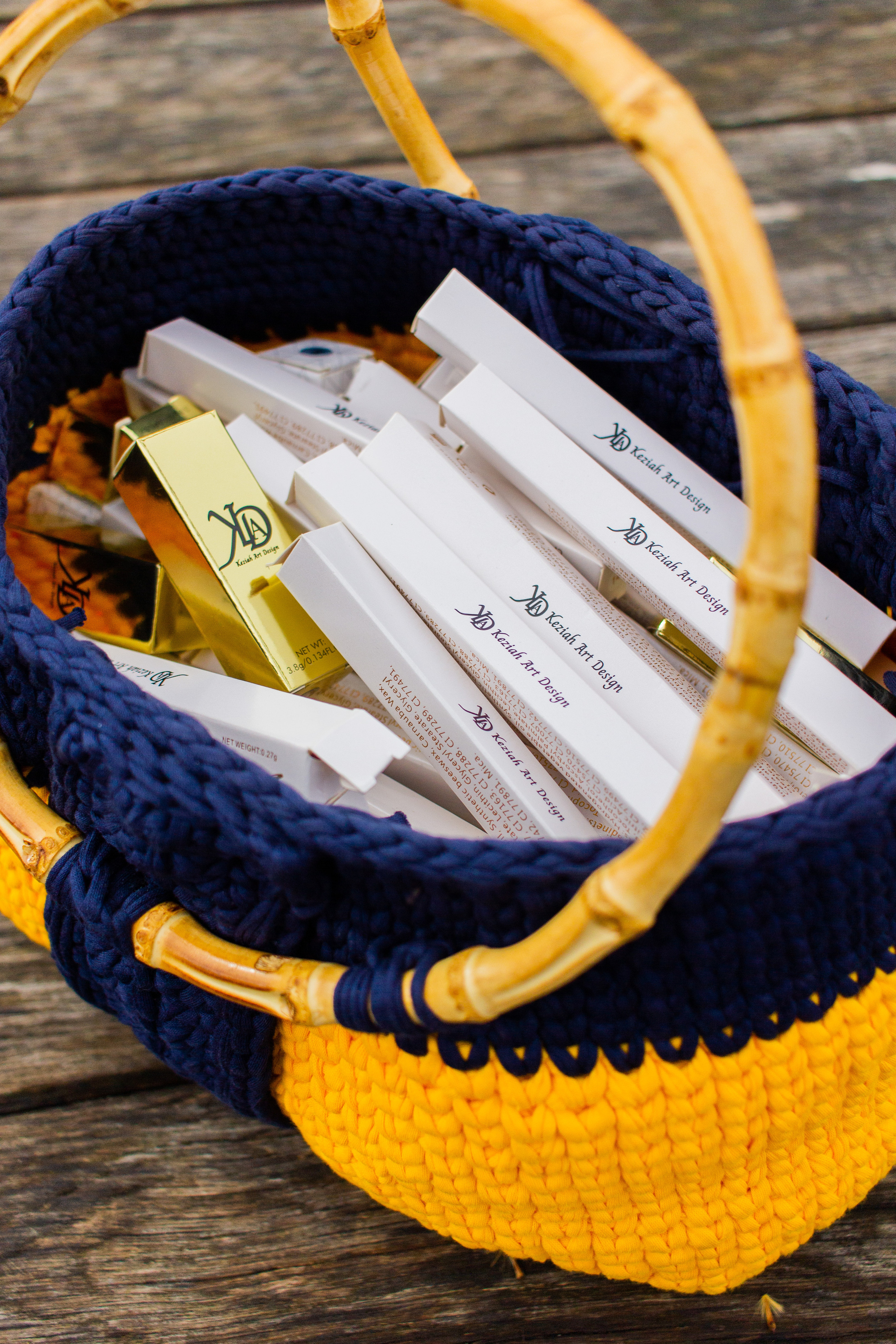 Artisane Keziah. Photographe professionnelle à Poitiers, Tours et Châtellerault | Studio photo entre Poitiers et Tours – portraits, familles, entreprises, ma