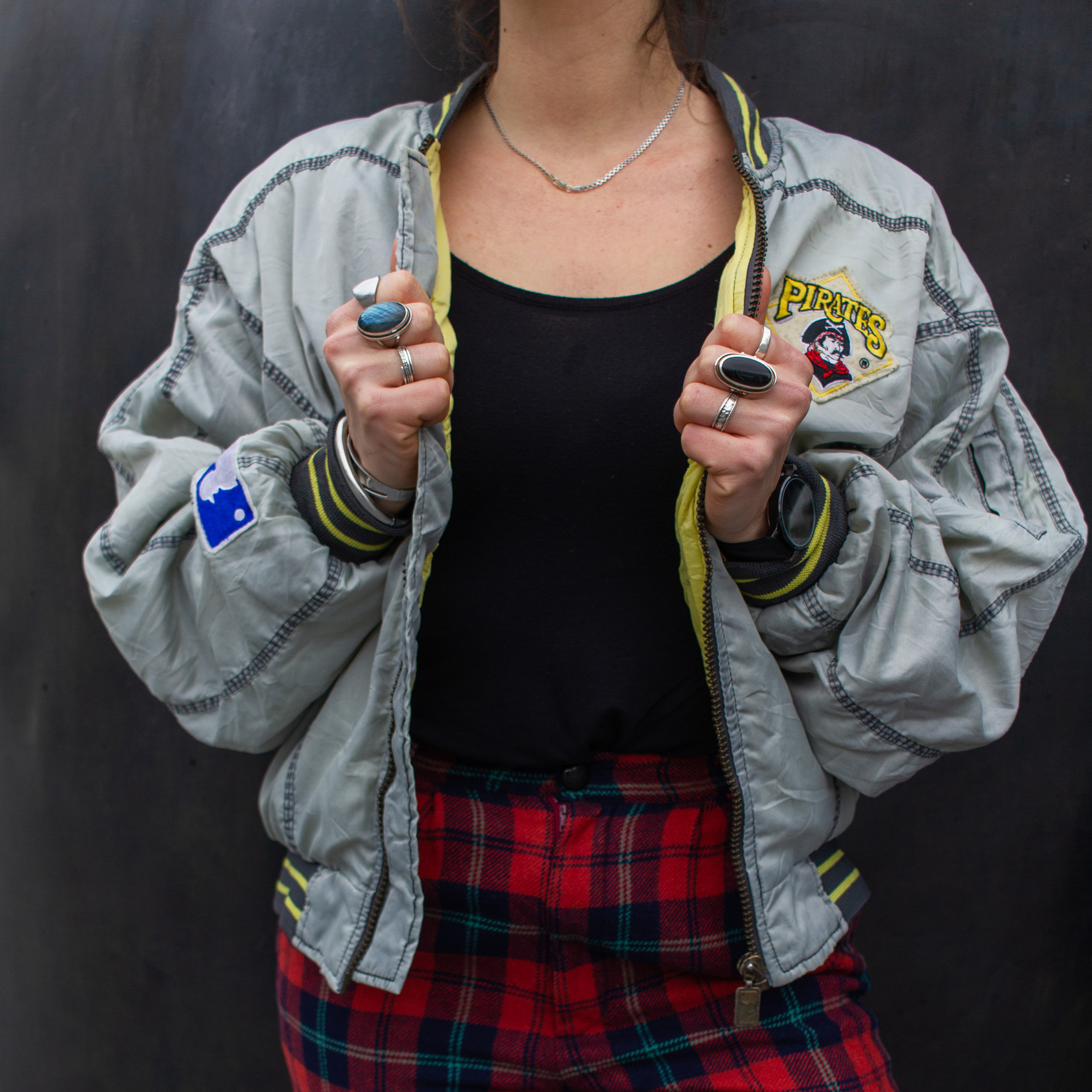 Ronin Friperie. Photographe professionnelle à Poitiers, Tours et Châtellerault | Studio photo entre Poitiers et Tours – portraits, familles, entreprises, ma