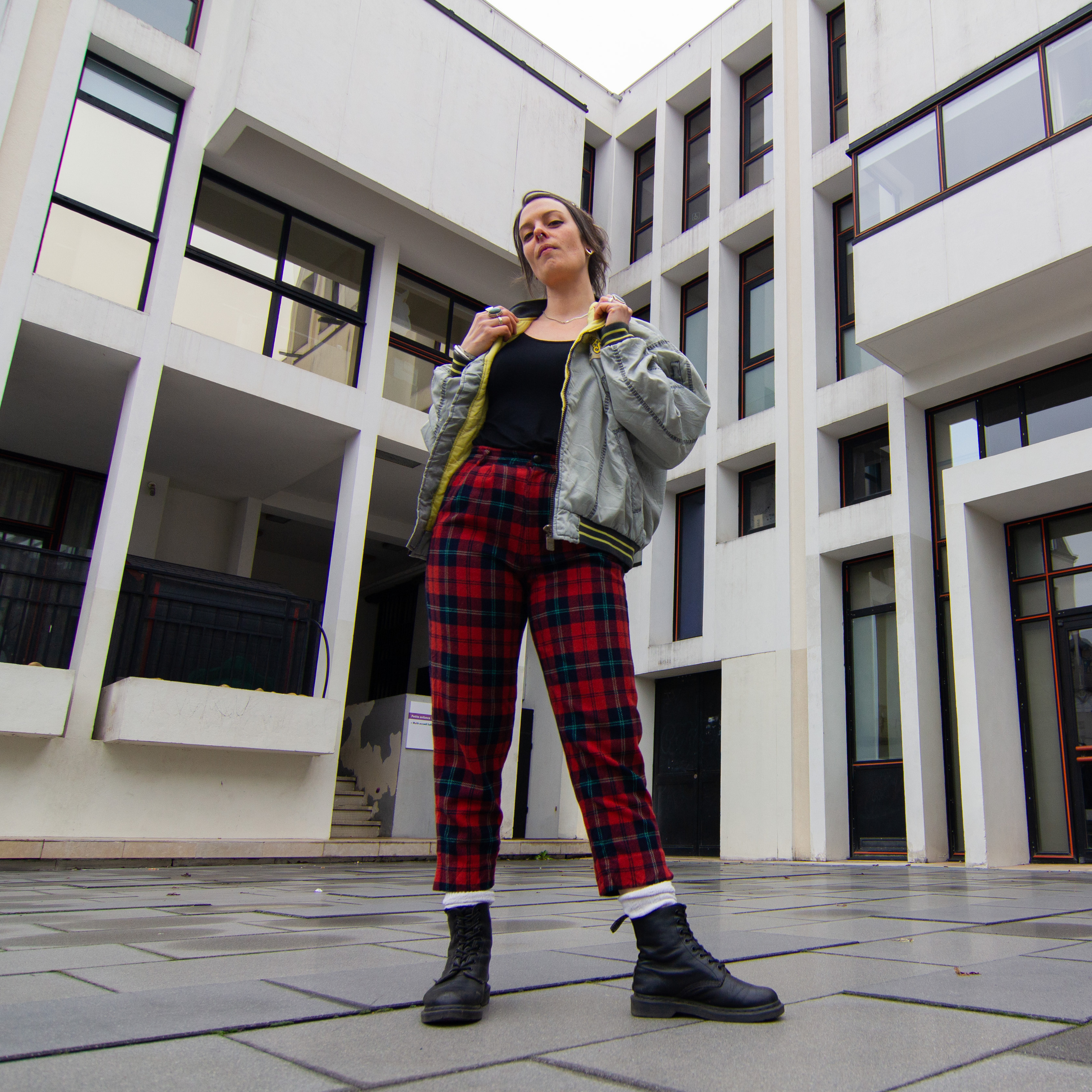 Ronin Friperie. Photographe professionnelle à Poitiers, Tours et Châtellerault | Studio photo entre Poitiers et Tours – portraits, familles, entreprises, ma