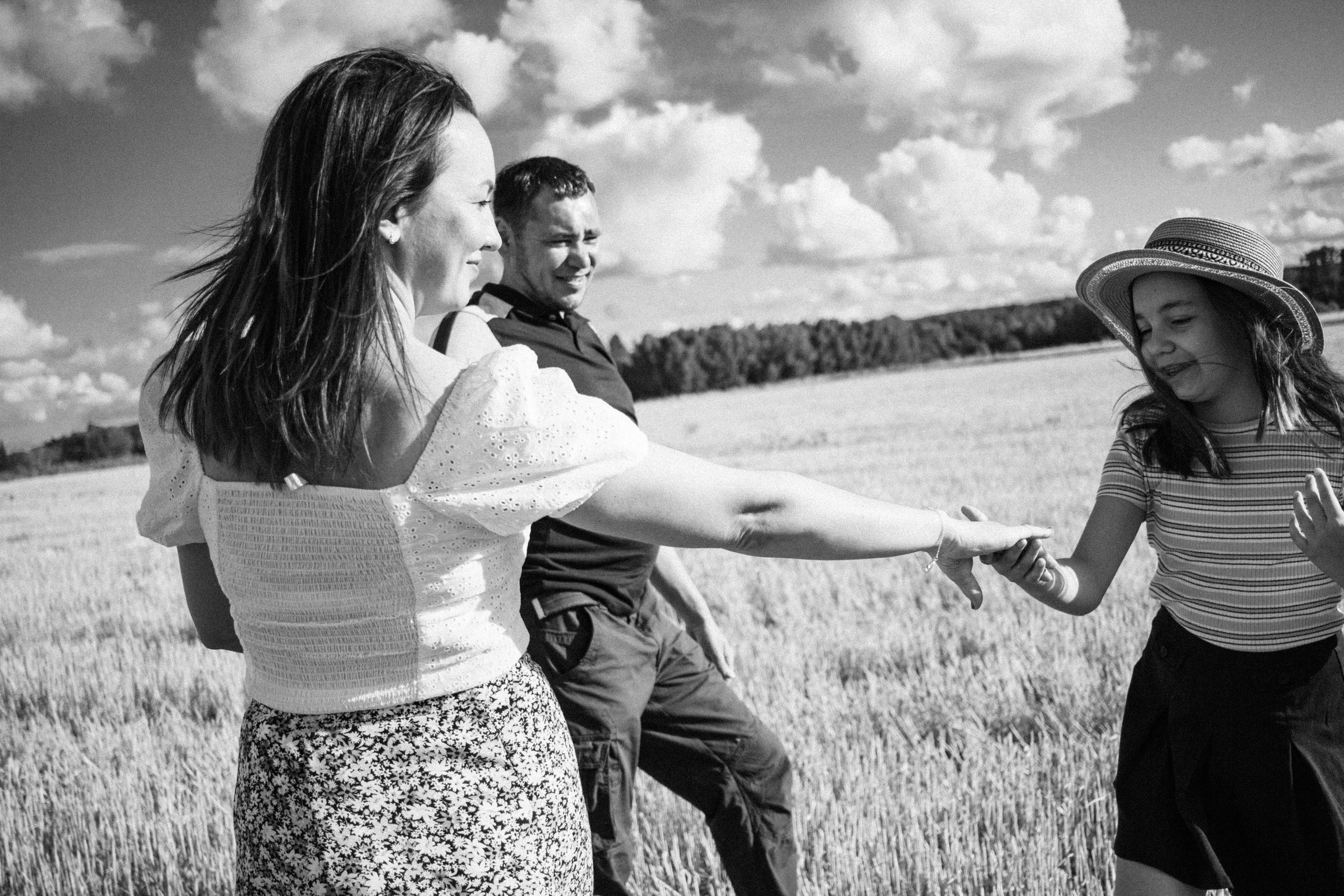 Alina et sa famille. Photographe professionnelle à Poitiers, Tours et Châtellerault | Studio photo entre Poitiers et Tours – portraits, familles, entreprises, ma