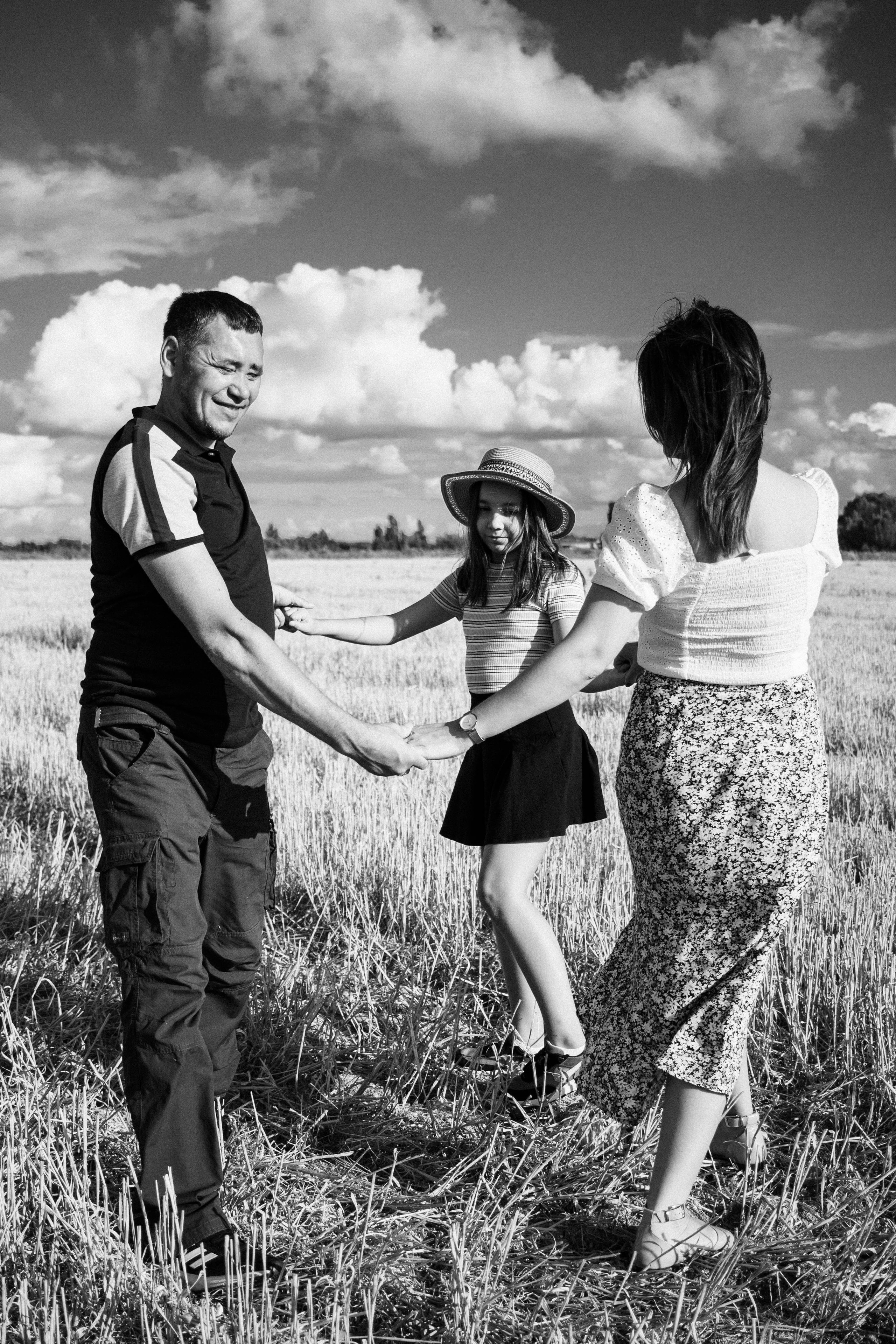 Alina et sa famille. Photographe professionnelle à Poitiers, Tours et Châtellerault | Studio photo entre Poitiers et Tours – portraits, familles, entreprises, ma